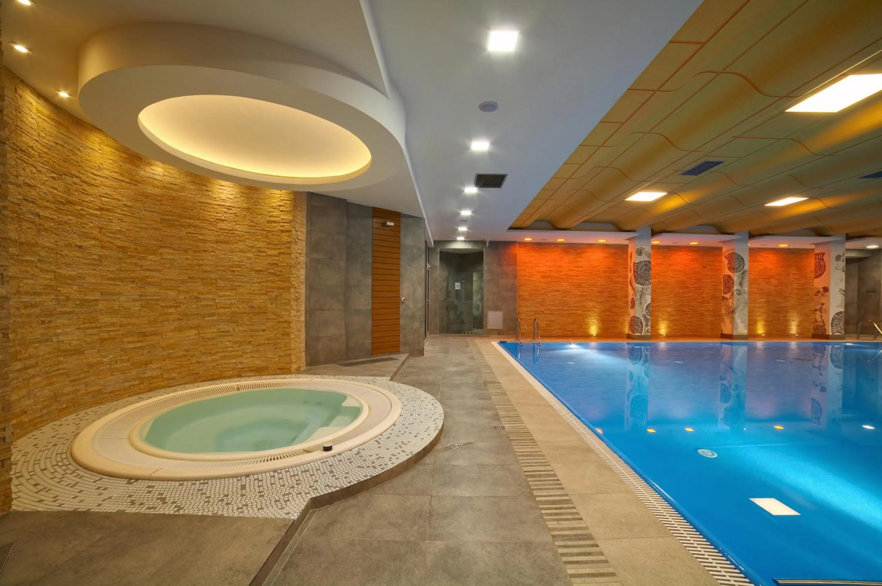 Swimming pool in Hotel Perła Bieszczadów Geovita