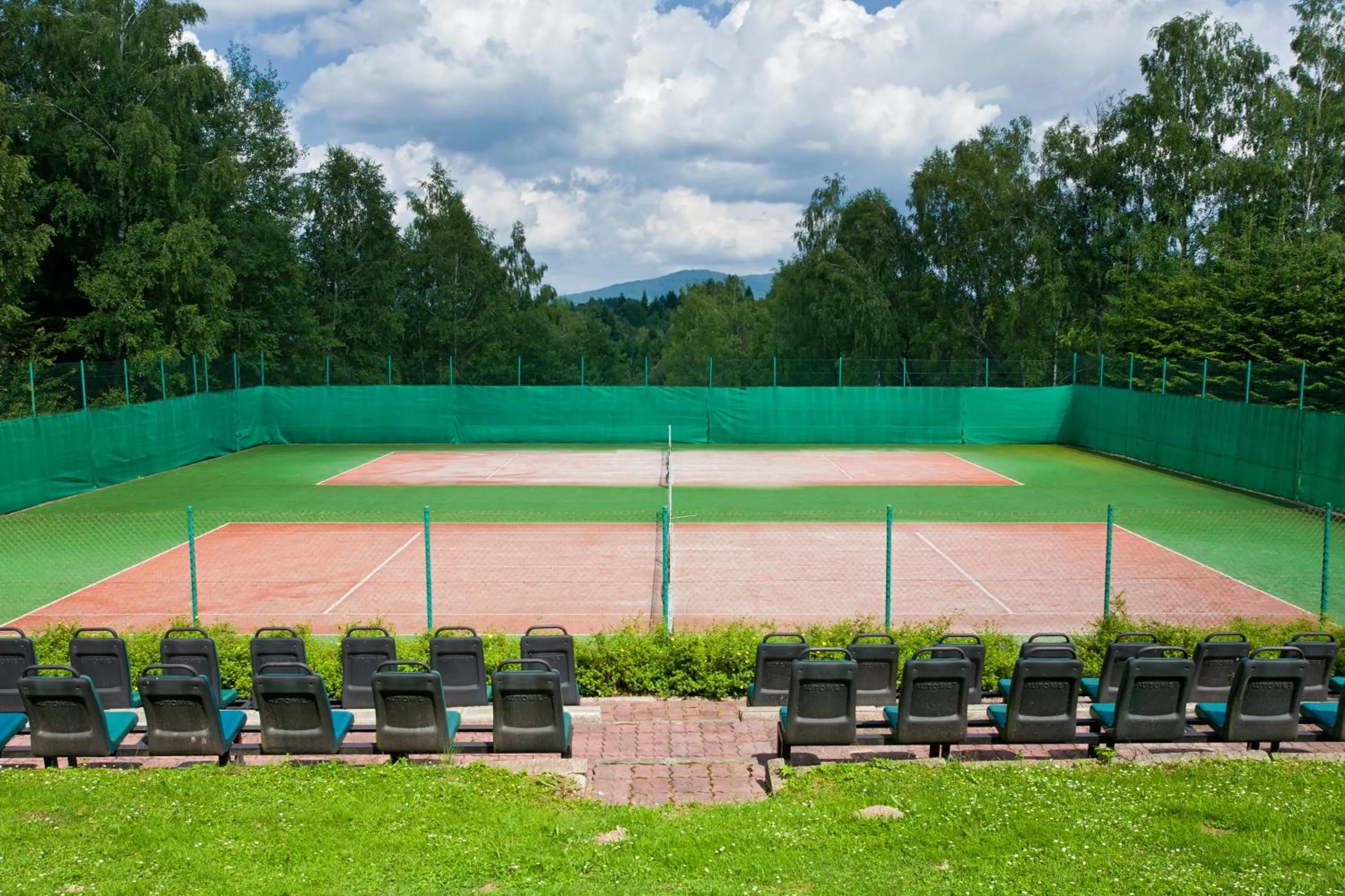 Tennis court in Hotel Perła Bieszczadów Geovita