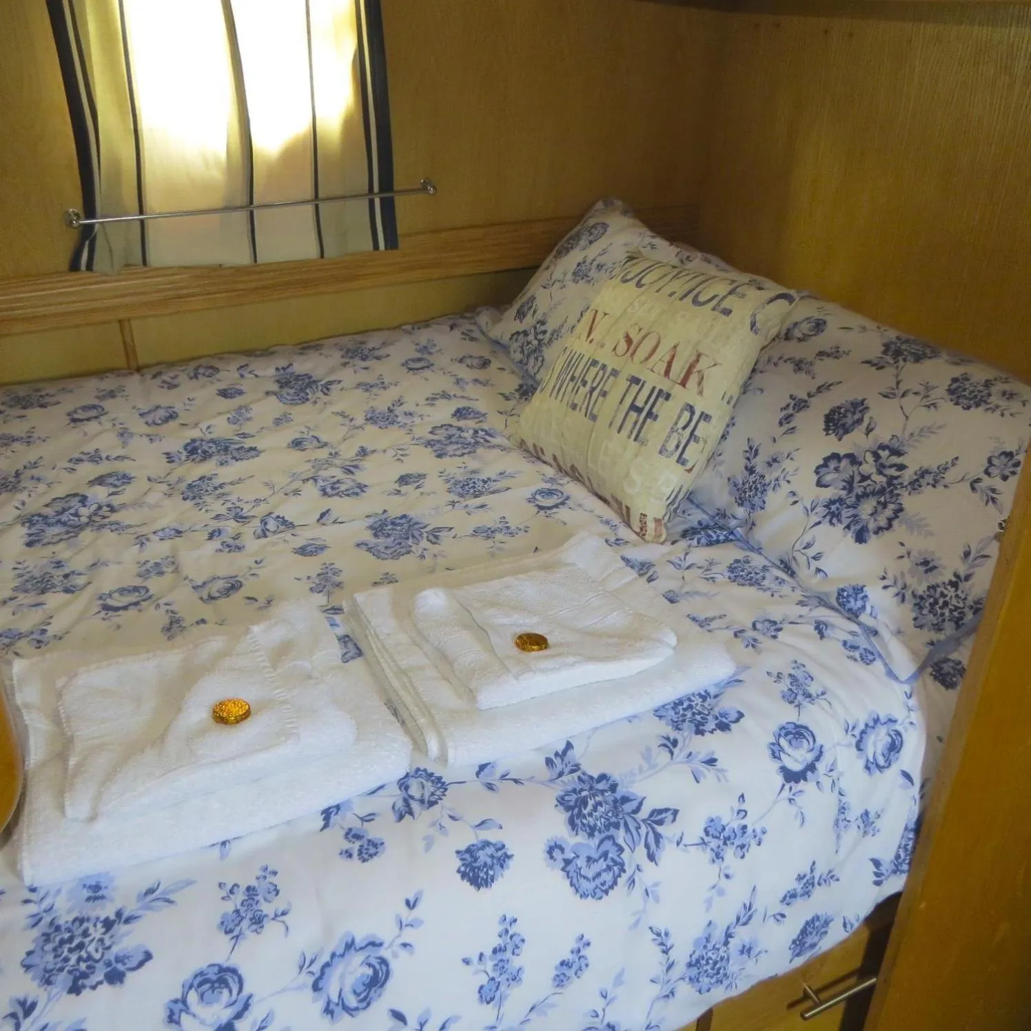 Bedroom, Bed in Houseboat Hotels