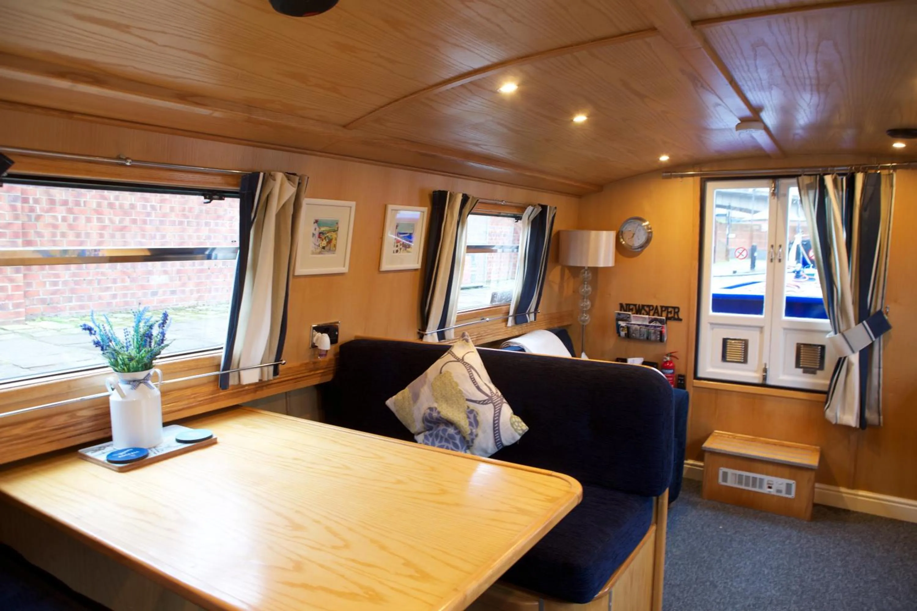 Photo of the whole room in Houseboat Hotels