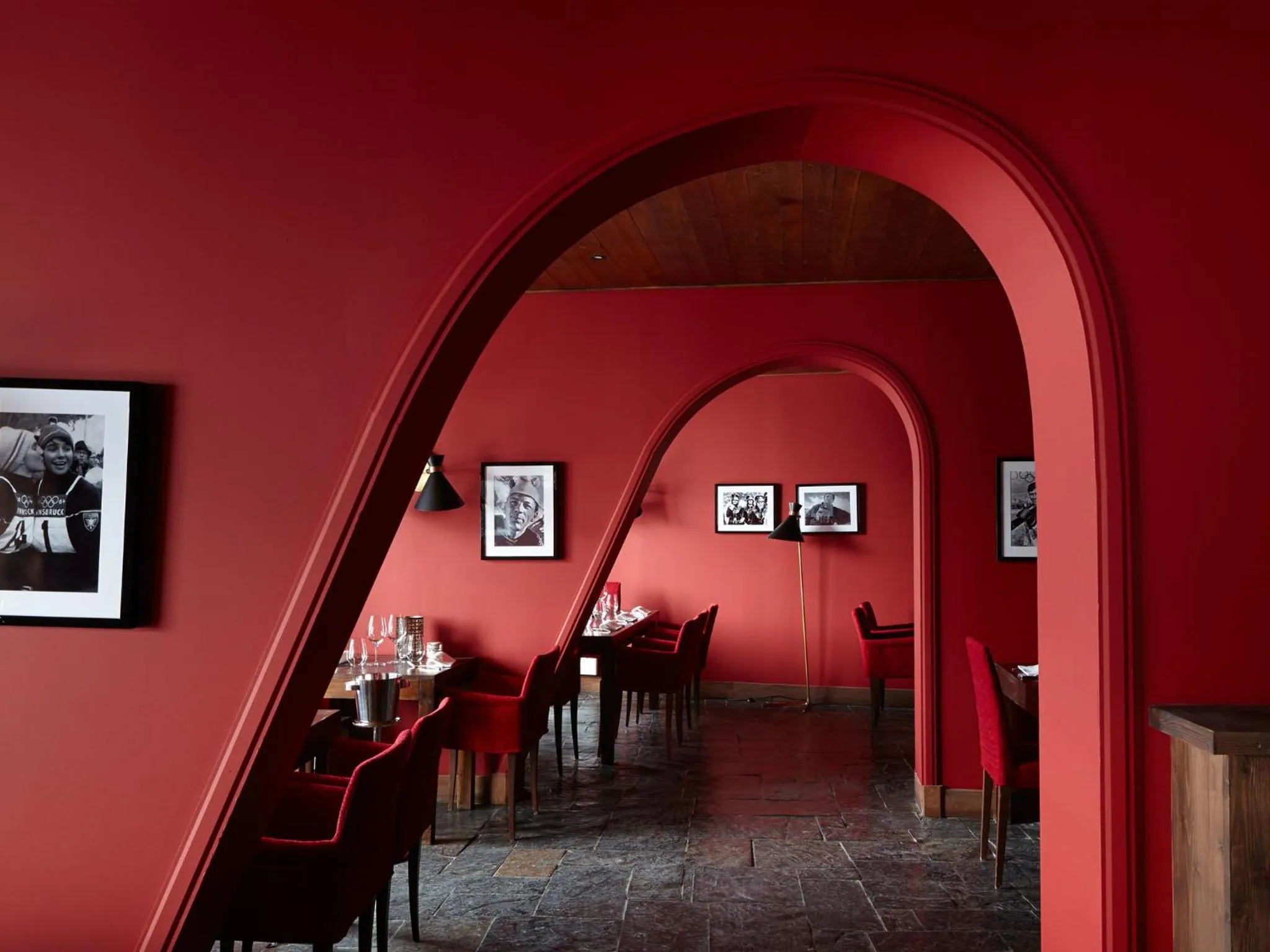 Restaurant/places to eat in Hôtel des Dromonts by SOWELL COLLECTION