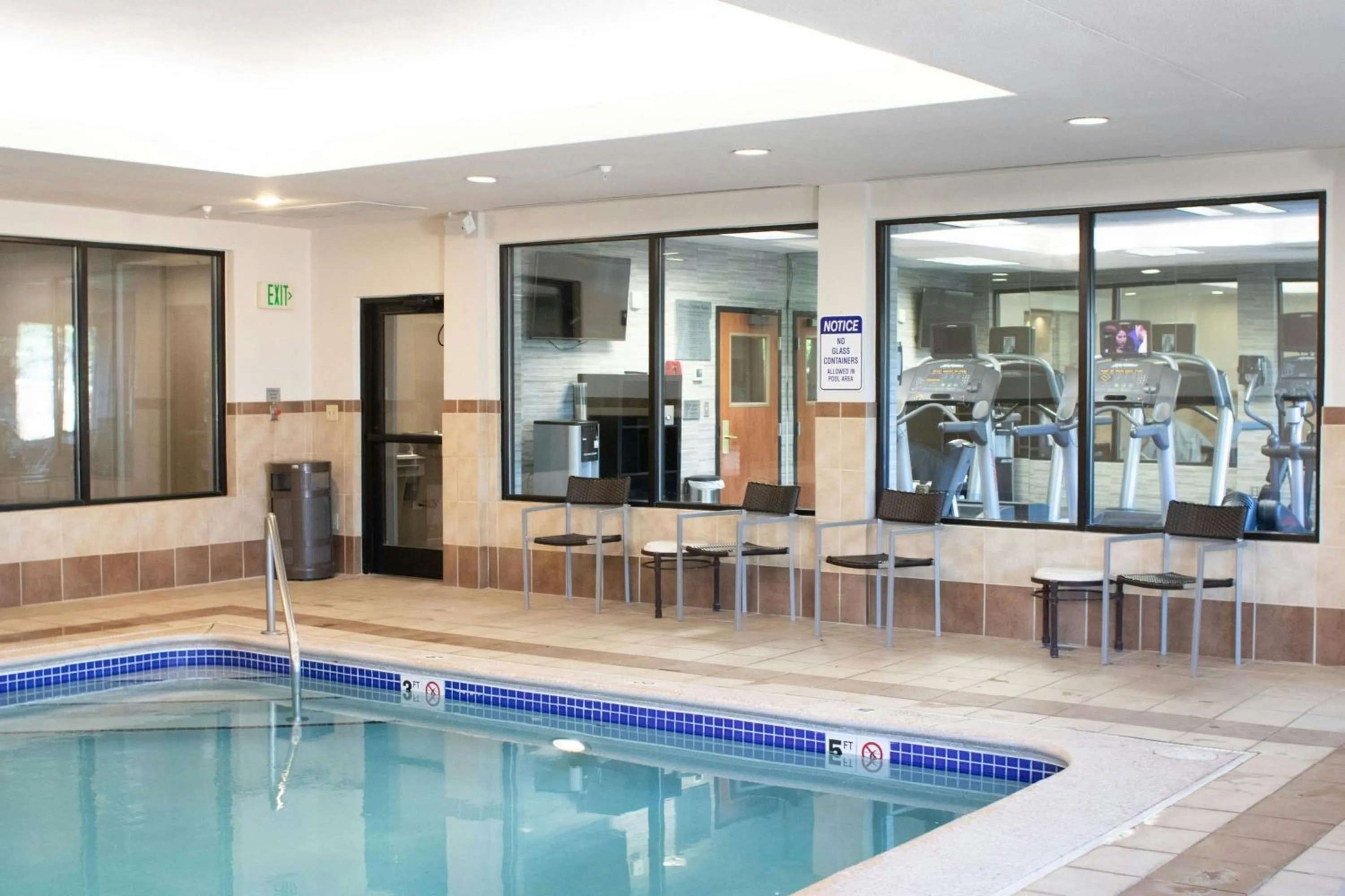 Swimming pool in Courtyard Denver South Park Meadows Mall