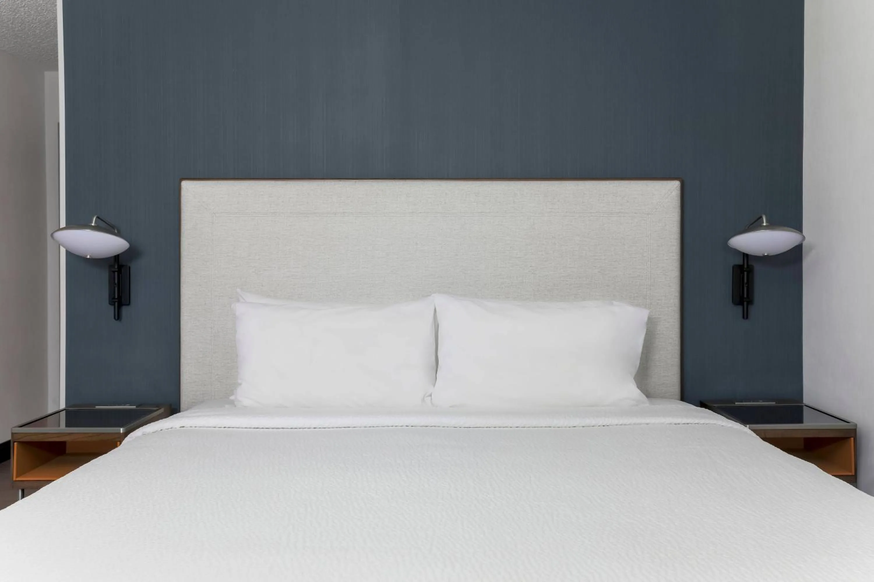 Photo of the whole room, Bed in Courtyard by Marriott Boulder Broomfield