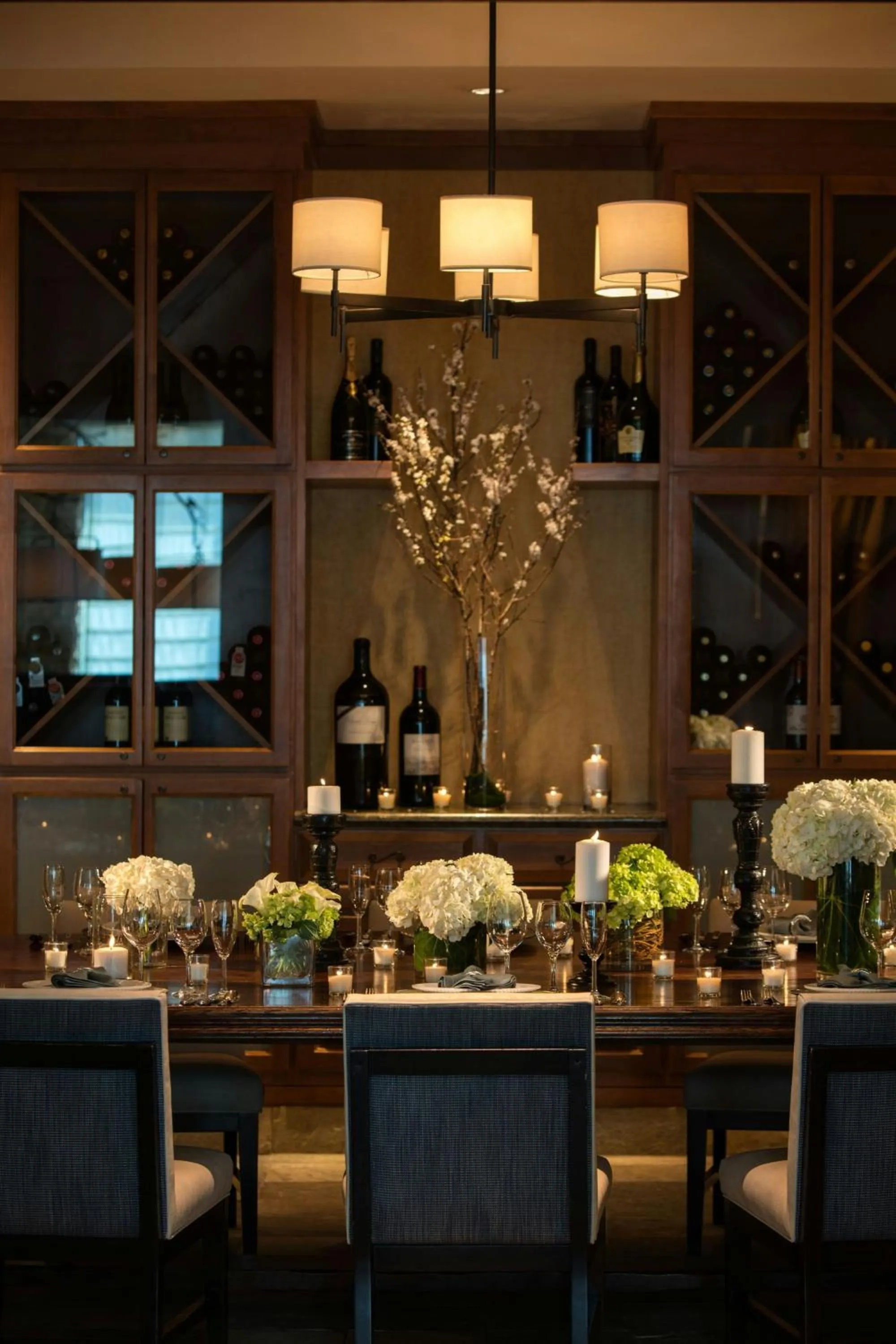 Lounge or bar in Renaissance Boulder Flatiron Hotel