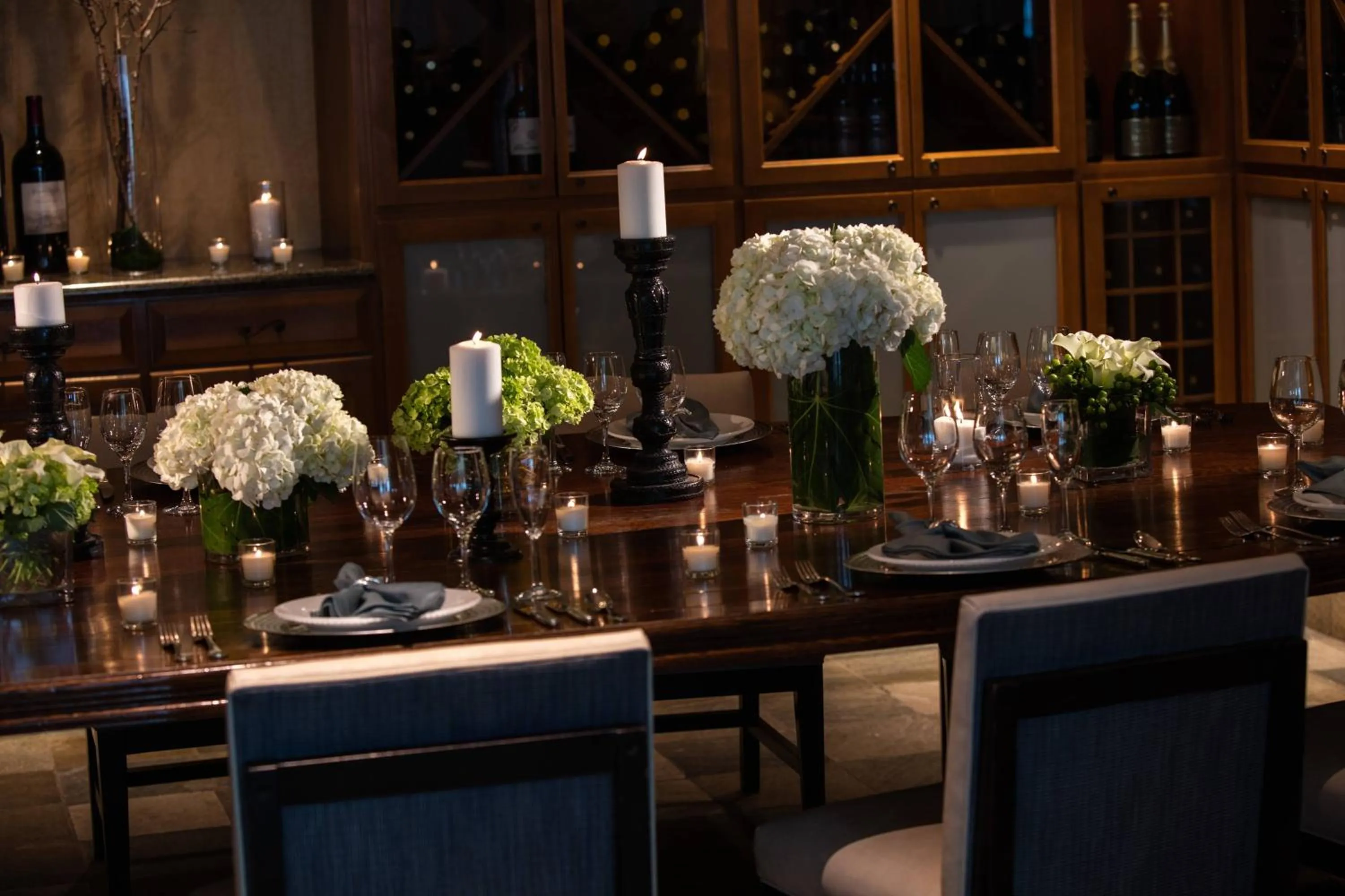 Lounge or bar in Renaissance Boulder Flatiron Hotel