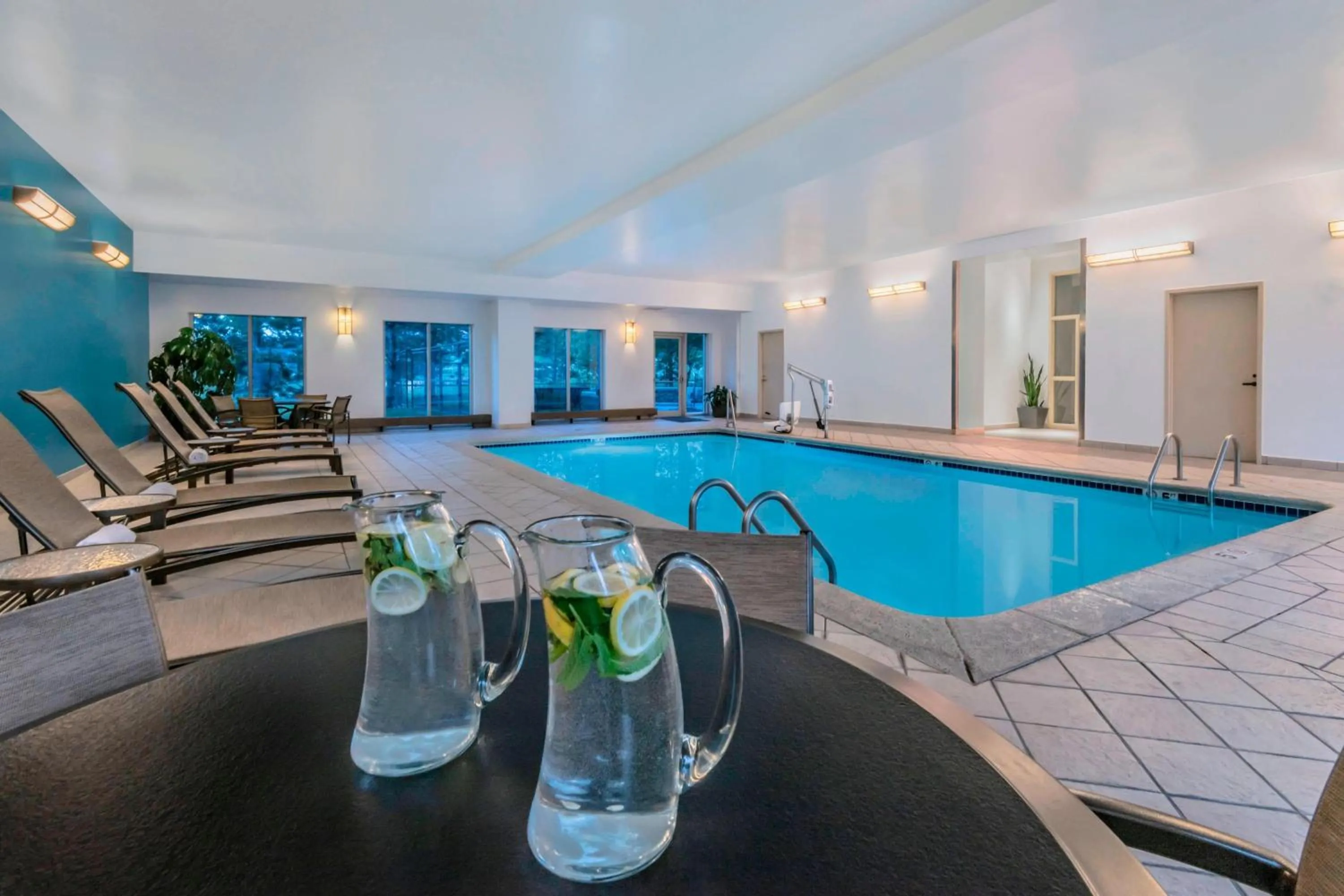 Swimming pool in Renaissance Boulder Flatiron Hotel