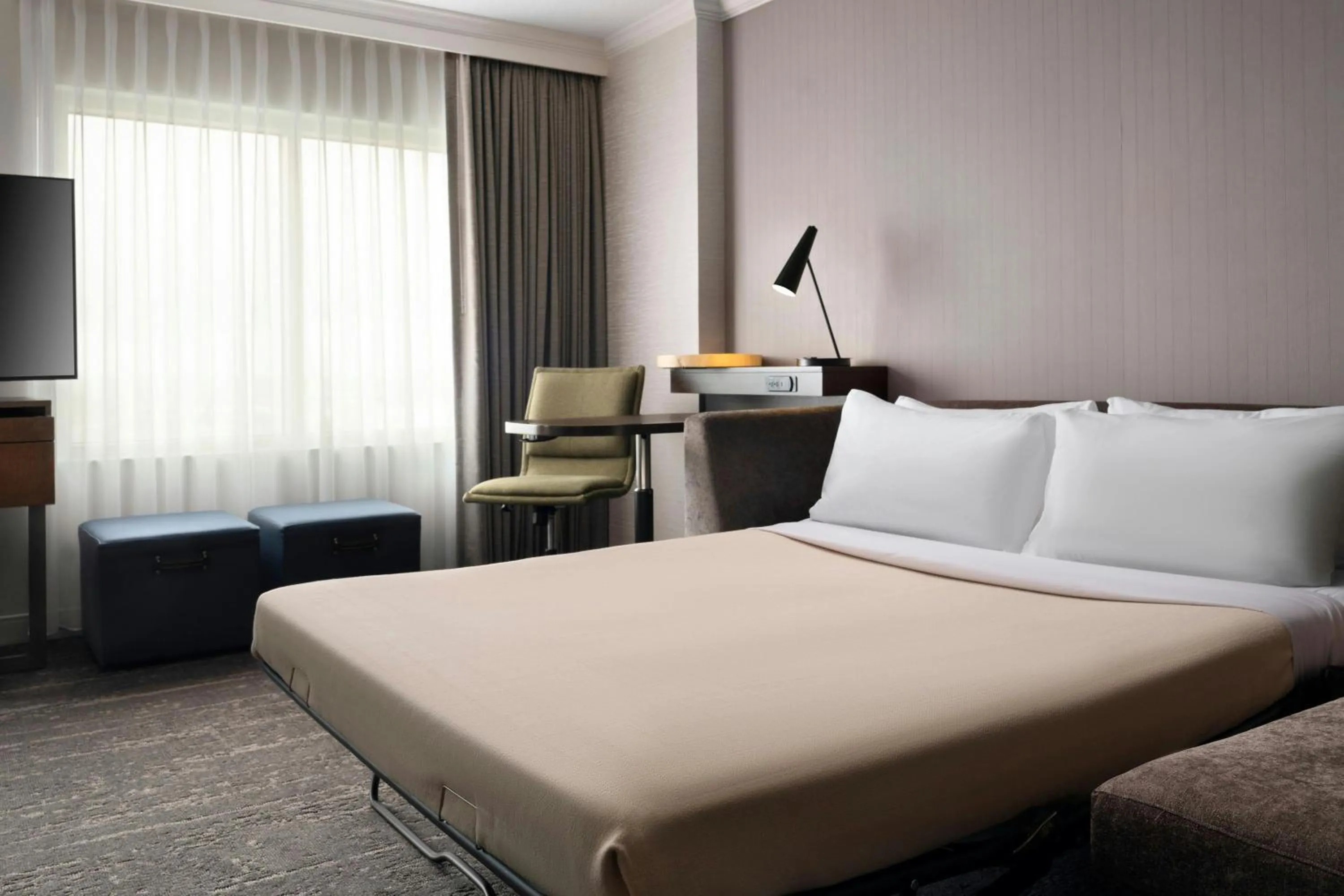 Photo of the whole room, Bed in Renaissance Boulder Flatiron Hotel