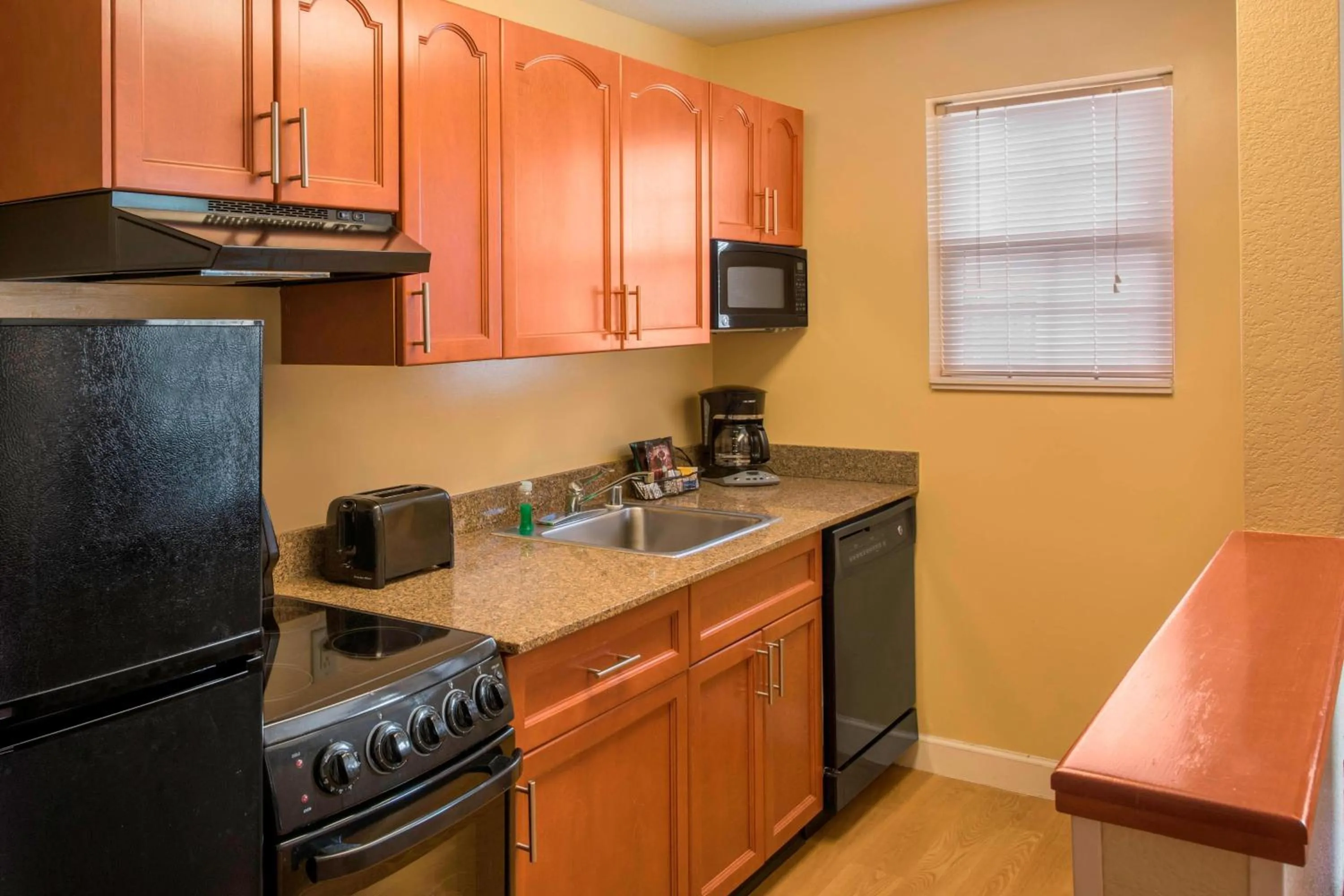 Kitchen or kitchenette in TownePlace Suites by Marriott Boulder Broomfield/Interlocken