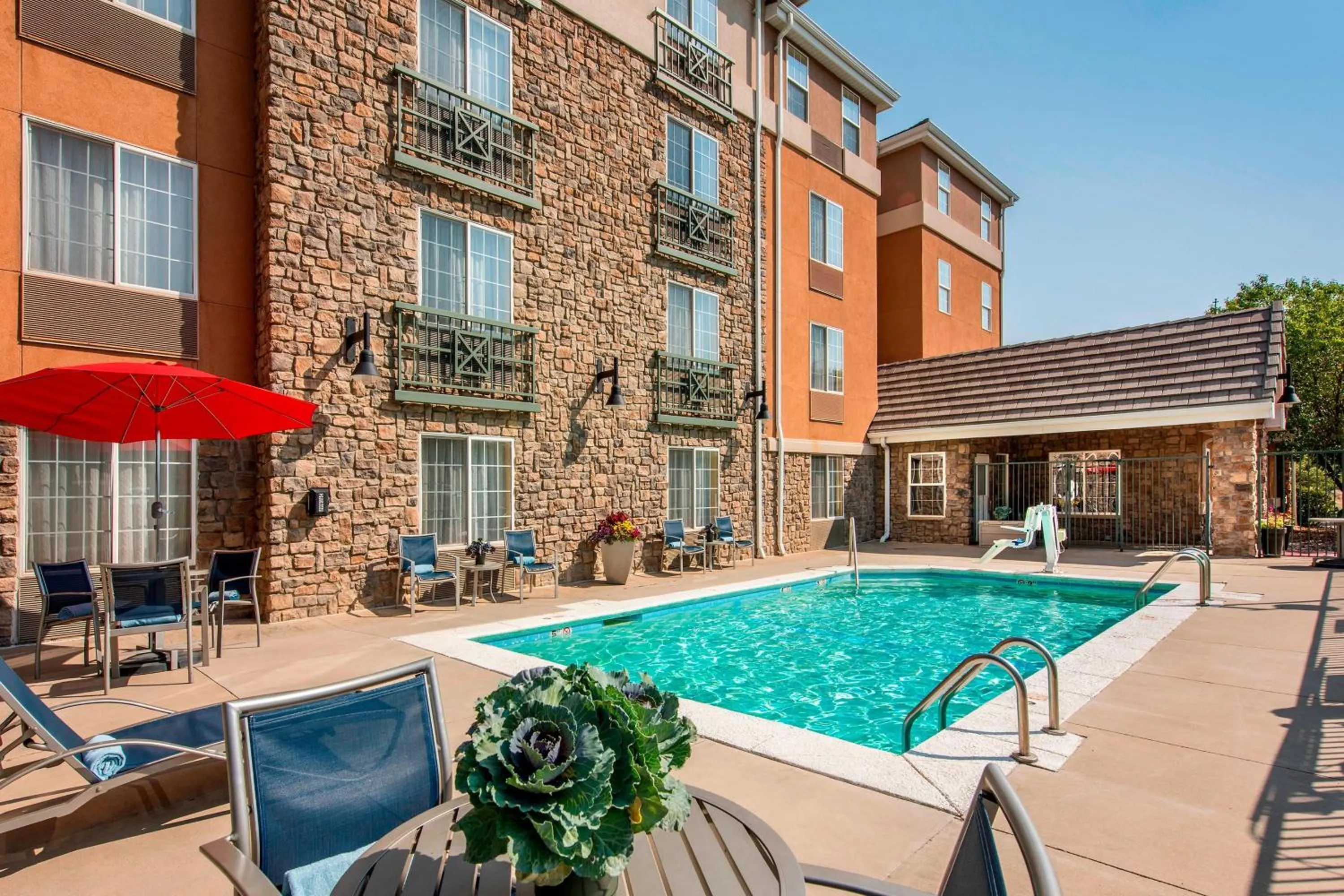 Swimming pool in TownePlace Suites by Marriott Boulder Broomfield/Interlocken