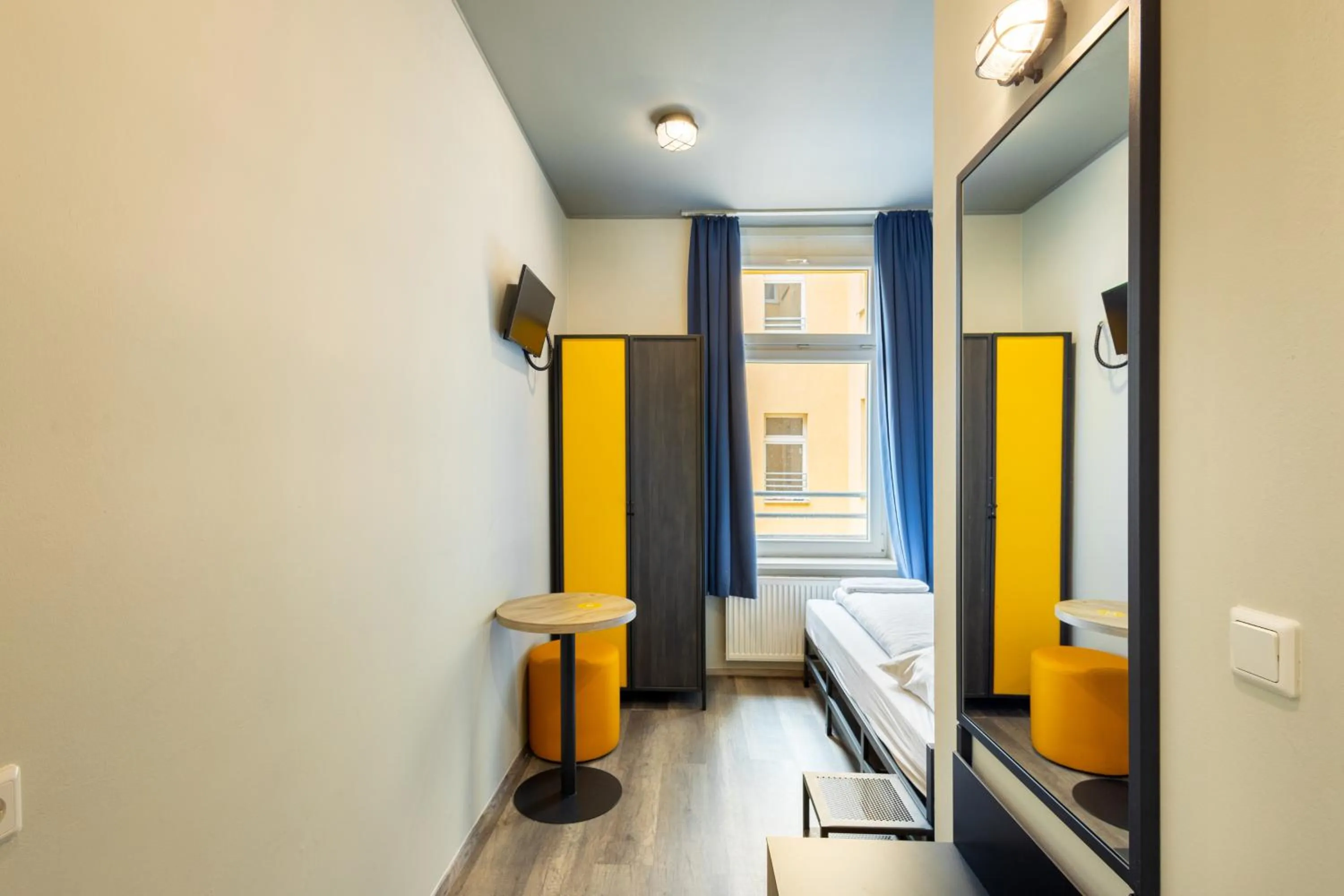TV and multimedia, Bed in a&o Dortmund Hauptbahnhof