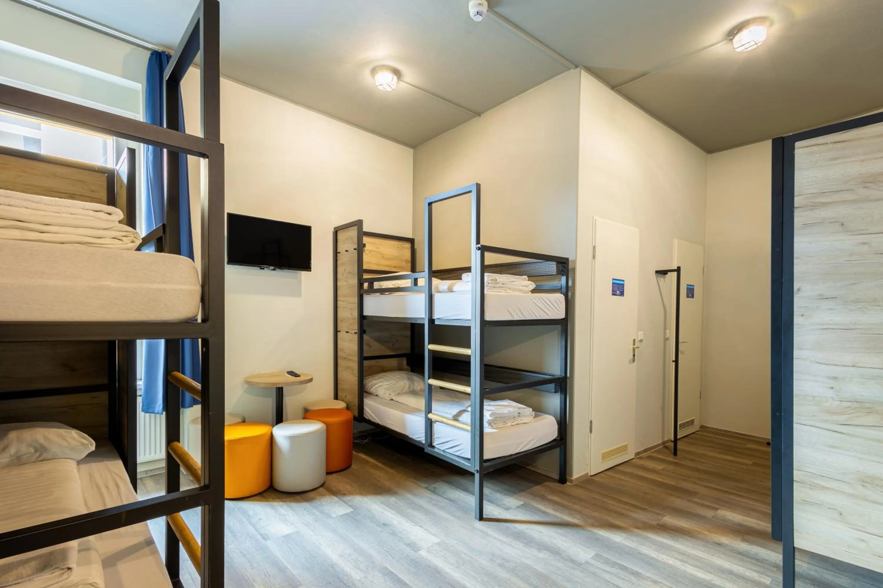 Photo of the whole room, Bed in a&o Dortmund Hauptbahnhof