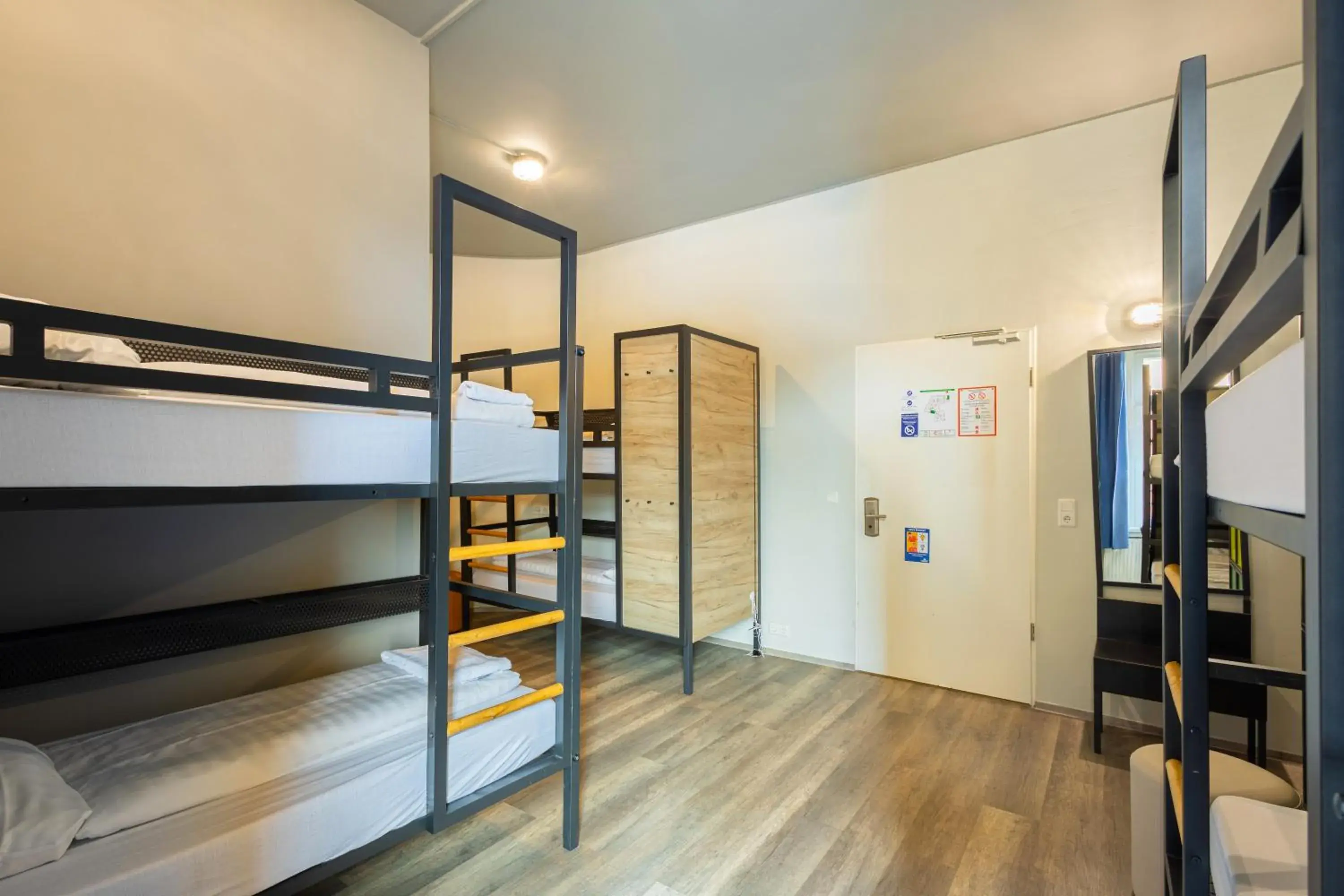 Bed in 6-Bed Dormitory Room in a&o Dortmund Hauptbahnhof Bed in 6-Bed Dormitory Room in a&o Dortmund Hauptbahnhof