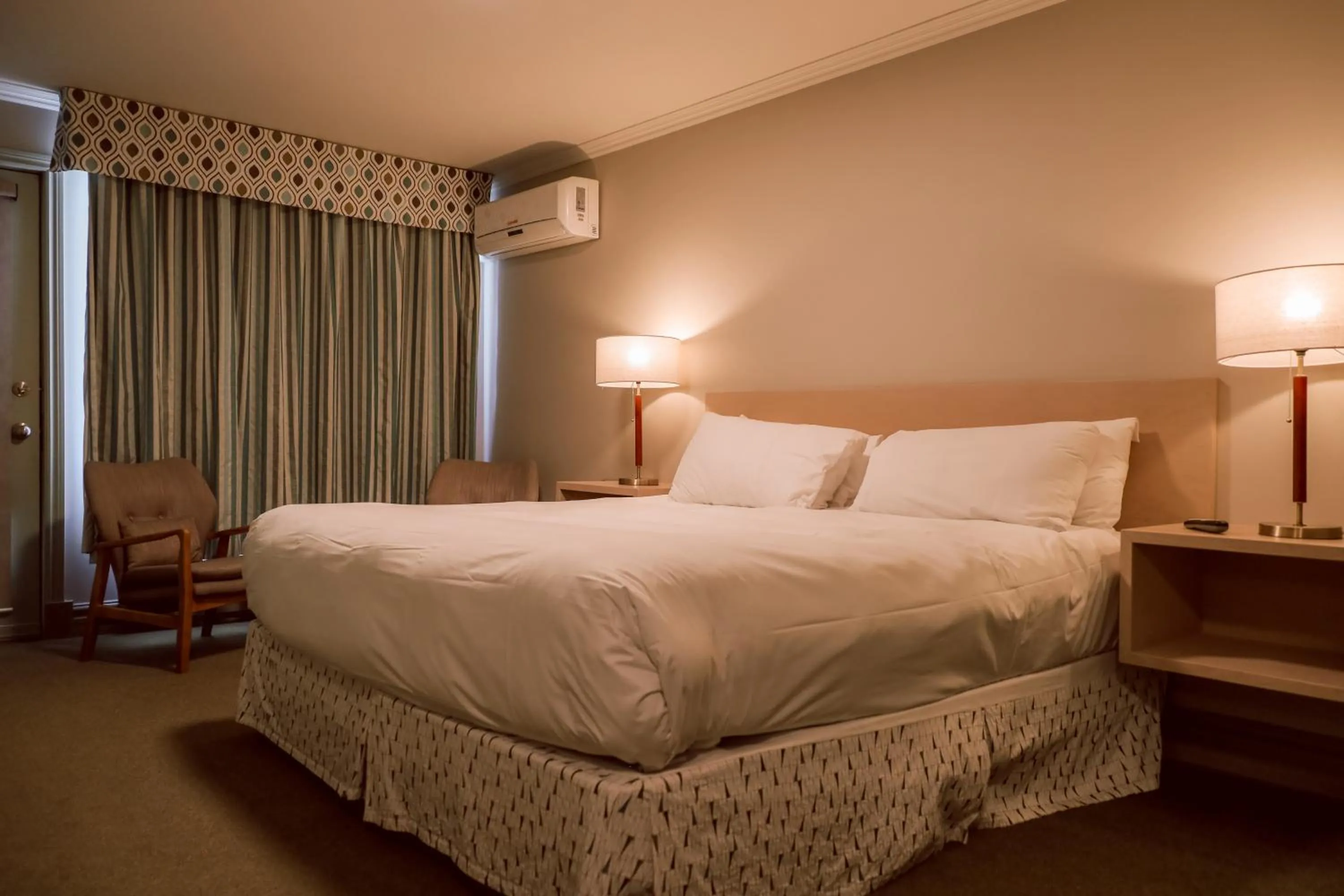 Bedroom, Bed in Auberge Des 3 Canards