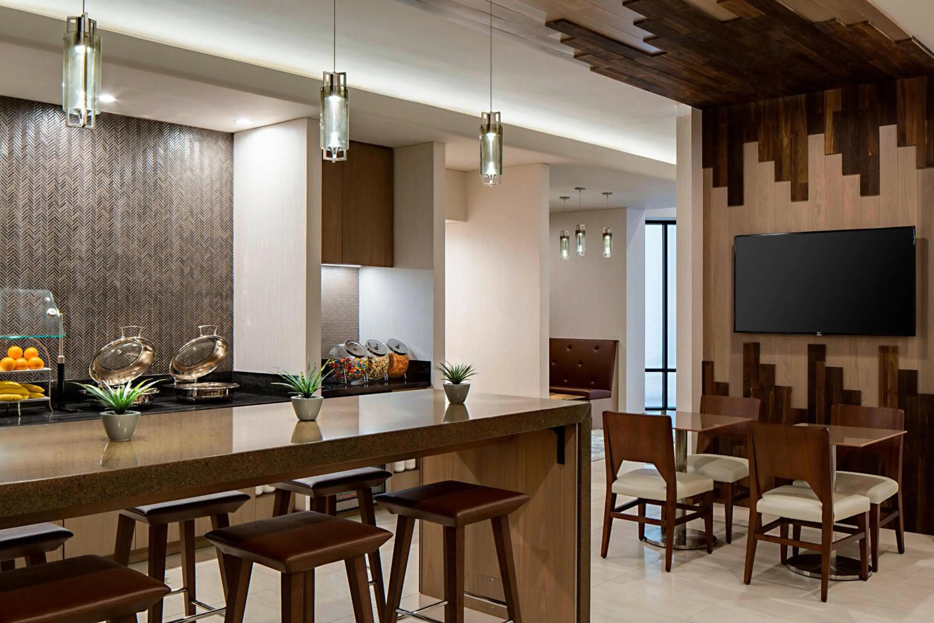 Lounge or bar in Marriott DFW Airport South