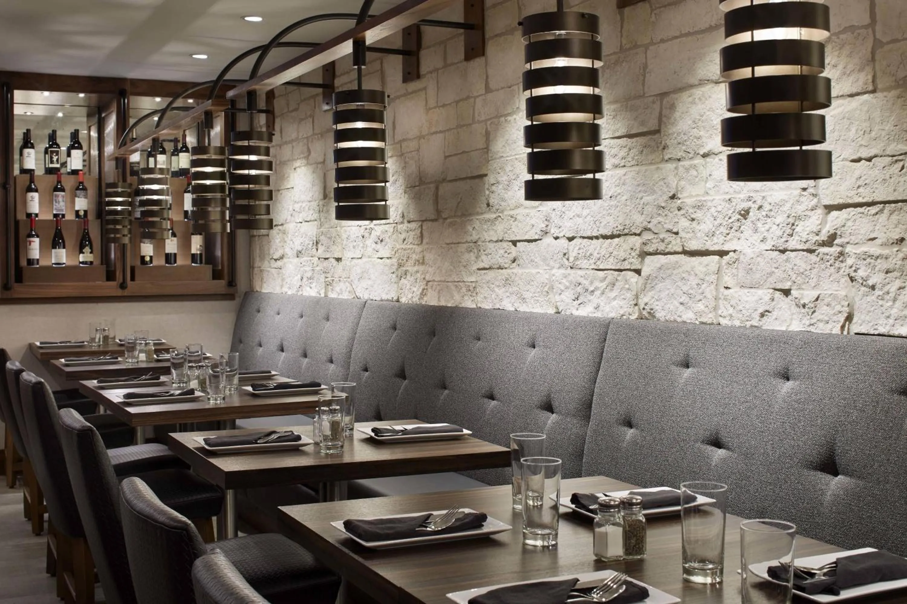 Lounge or bar in Marriott DFW Airport South