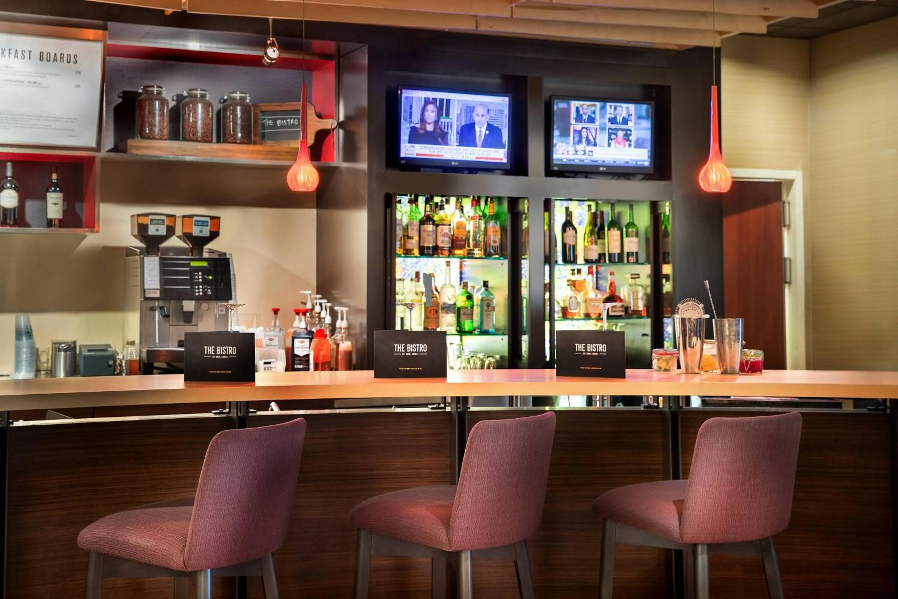 Lounge or bar in Courtyard by Marriott Denton
