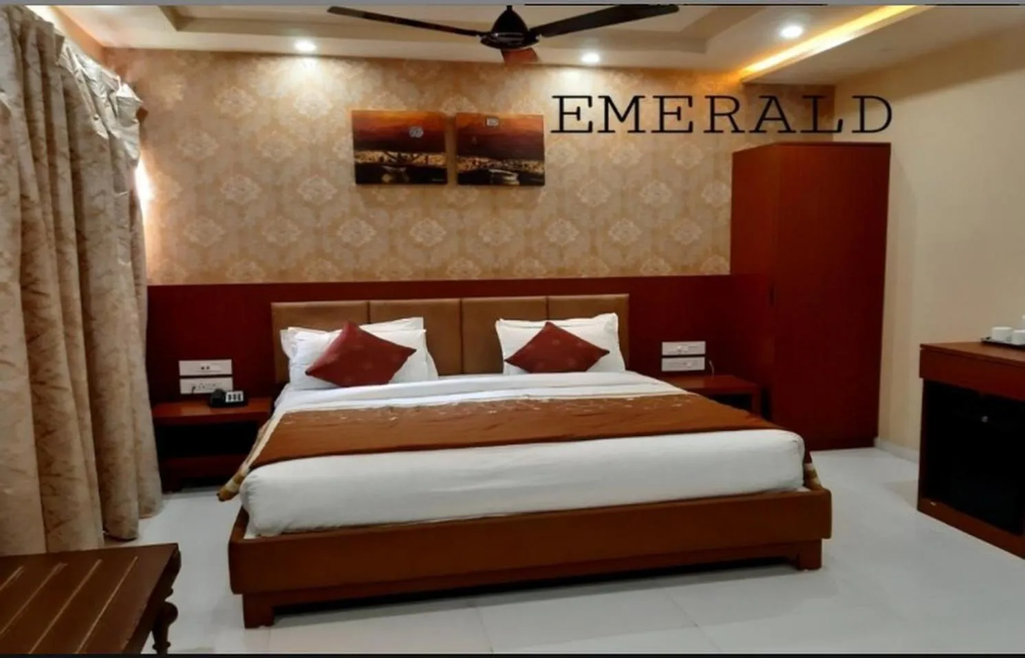 Bed in The Emerald Club ,Rajkot