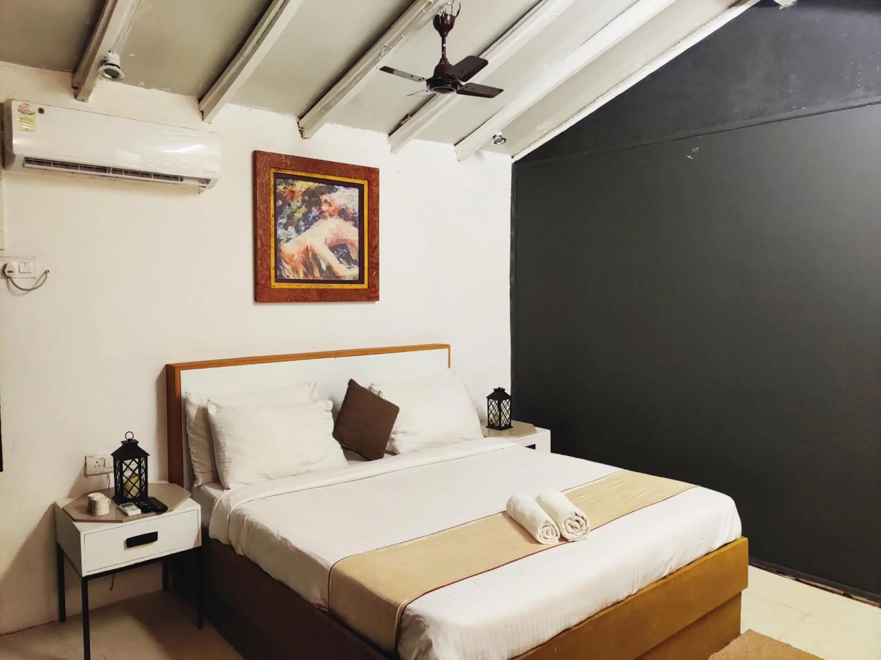 Bed in The Camelot Beach Resort - Baga