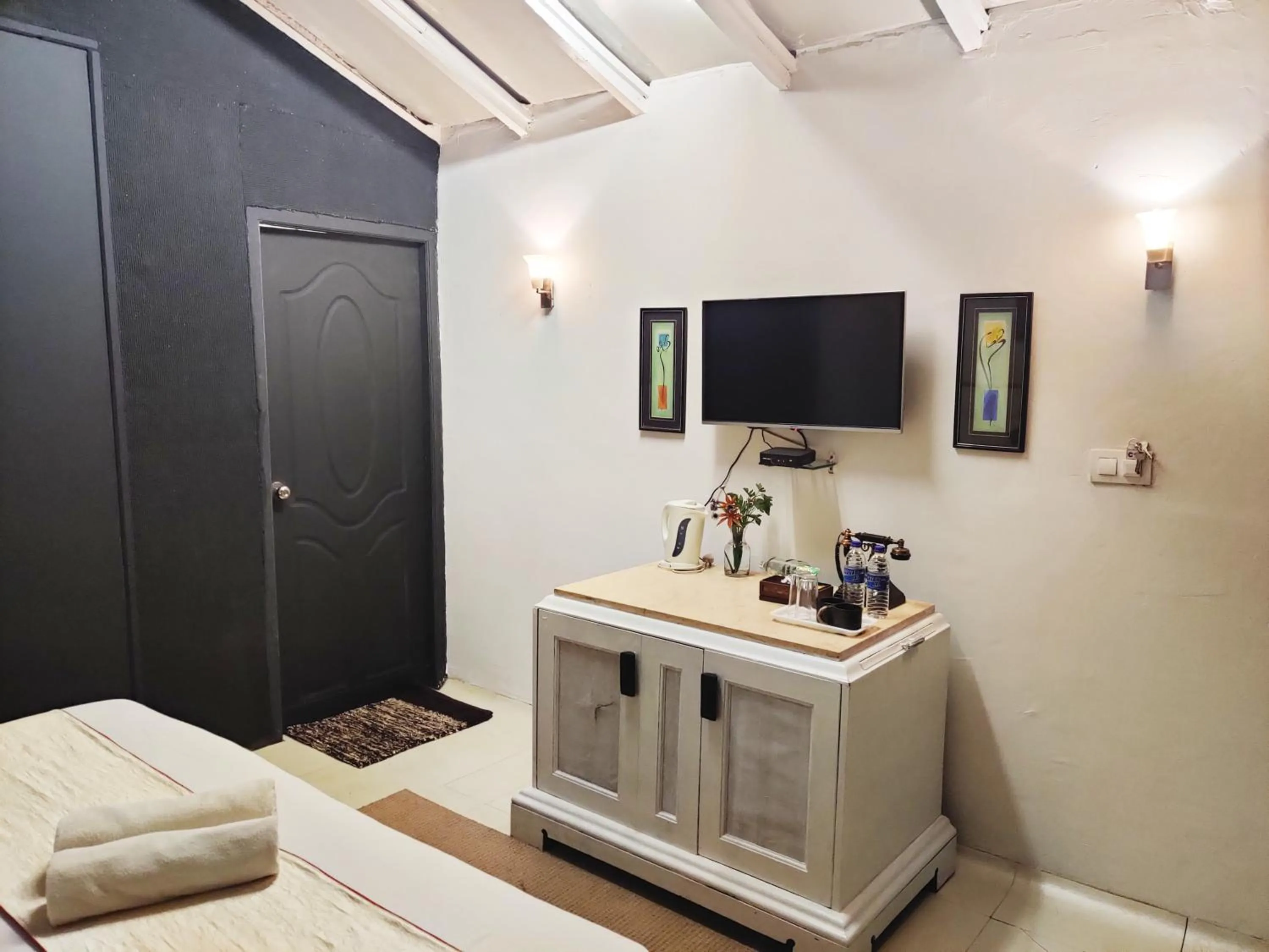 TV and multimedia, Bed in The Camelot Beach Resort - Baga