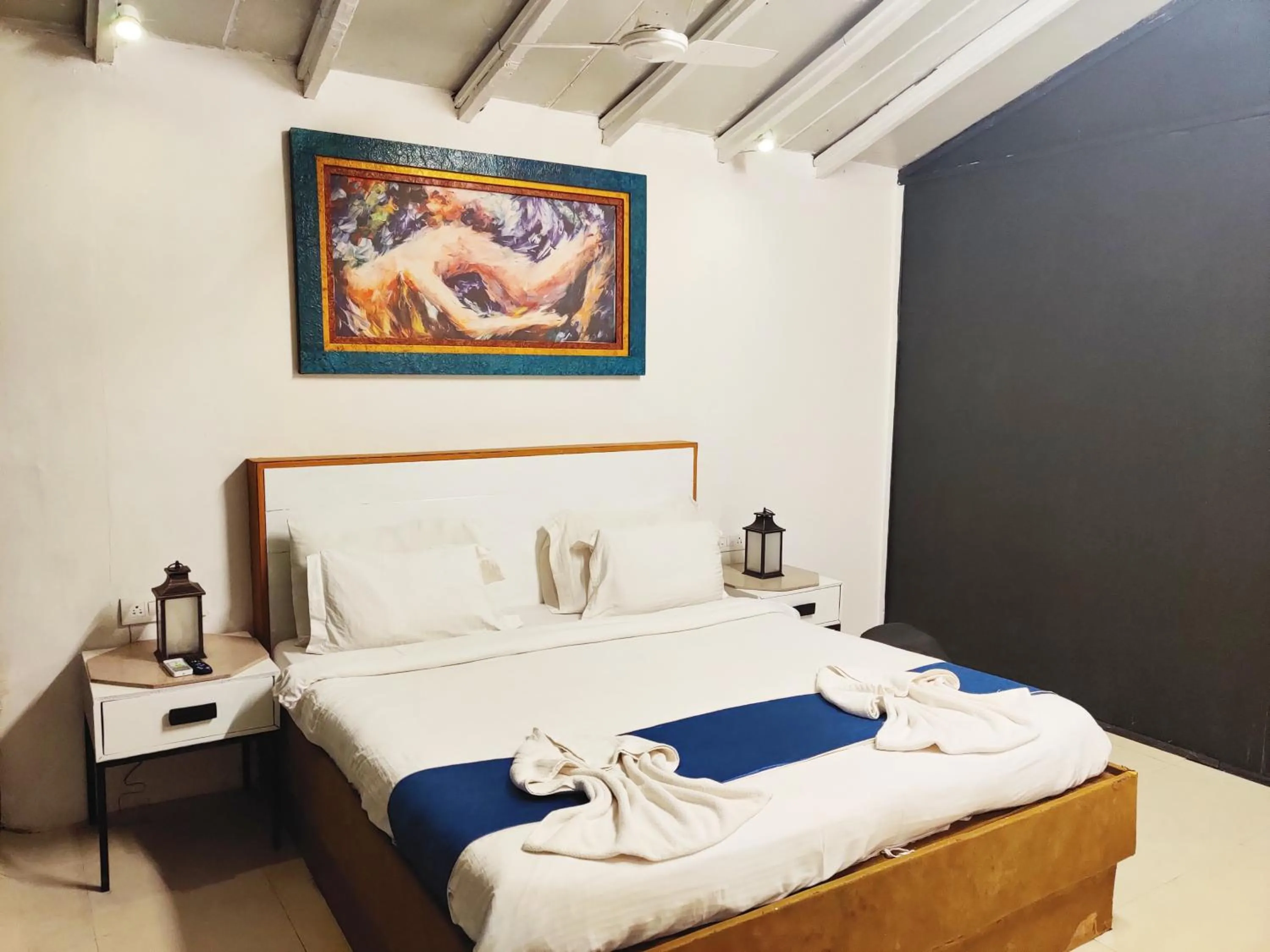 Bed in The Camelot Beach Resort - Baga