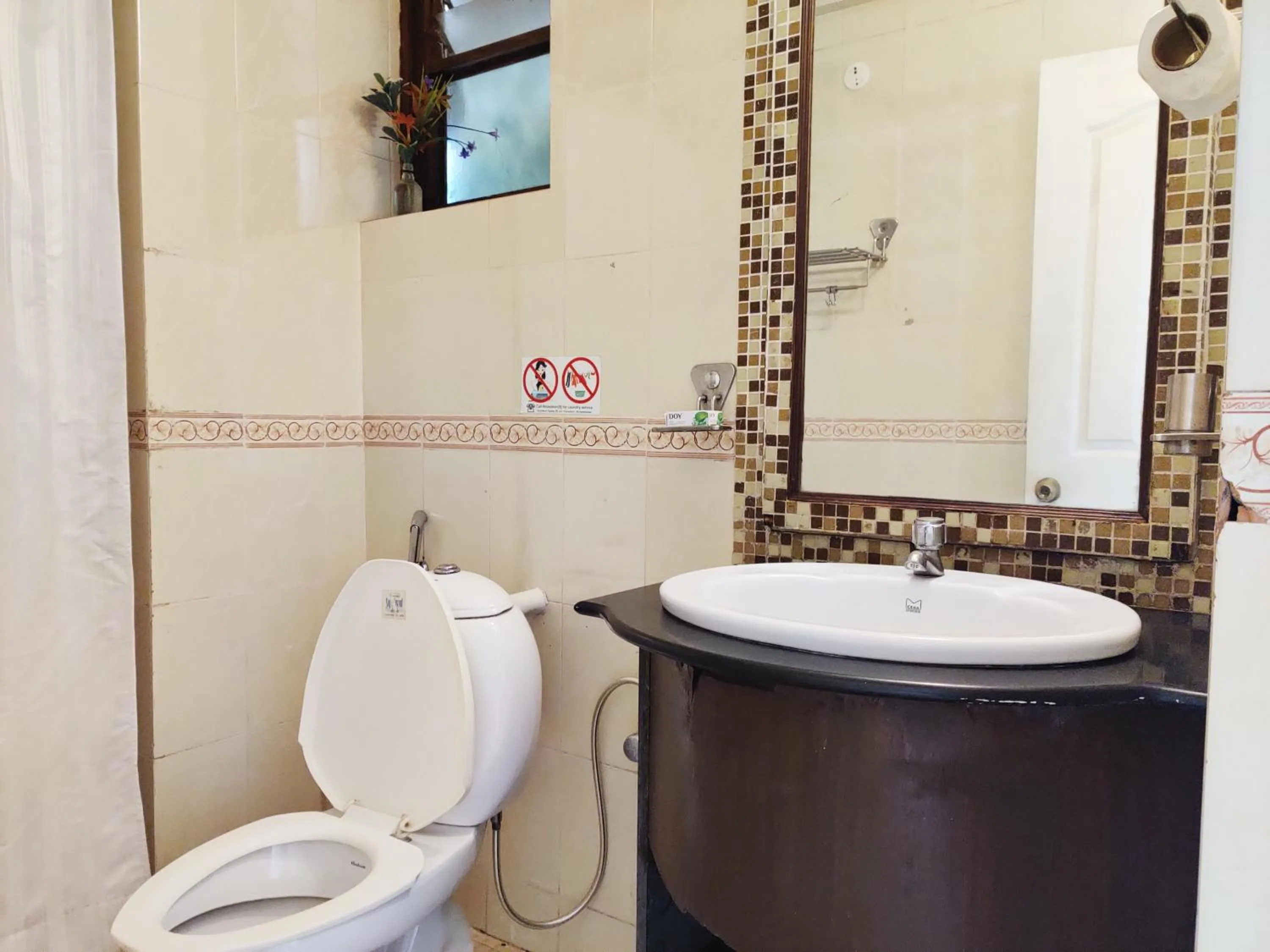 Bathroom in The Camelot Beach Resort - Baga