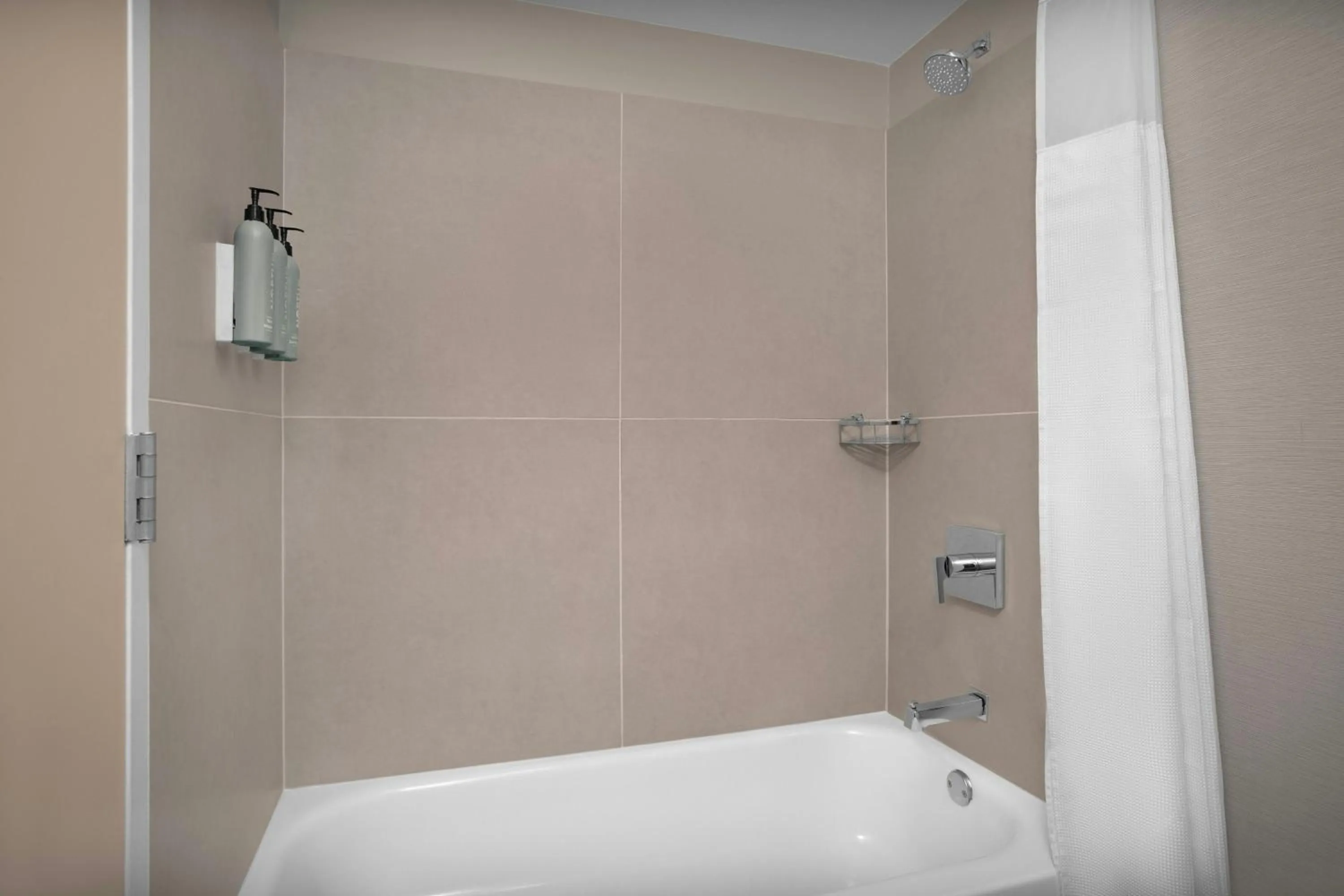 Bathroom in Courtyard by Marriott Dallas DFW Airport North/Irving