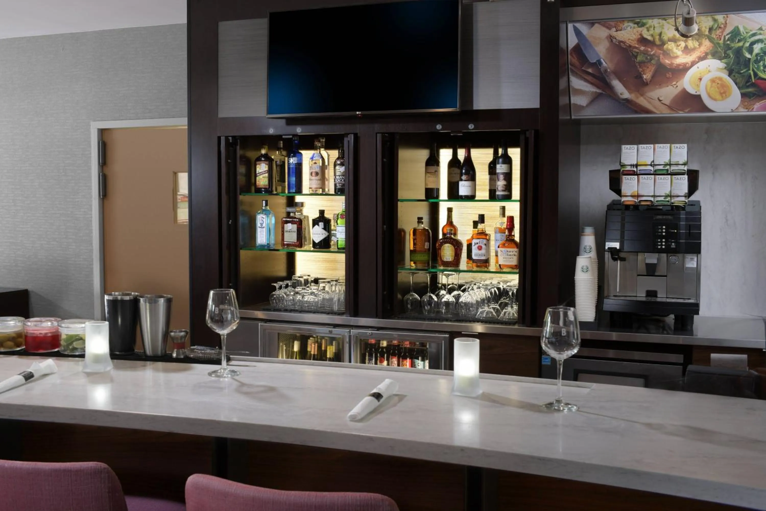 Lounge or bar in Courtyard by Marriott Dallas DFW Airport North/Irving