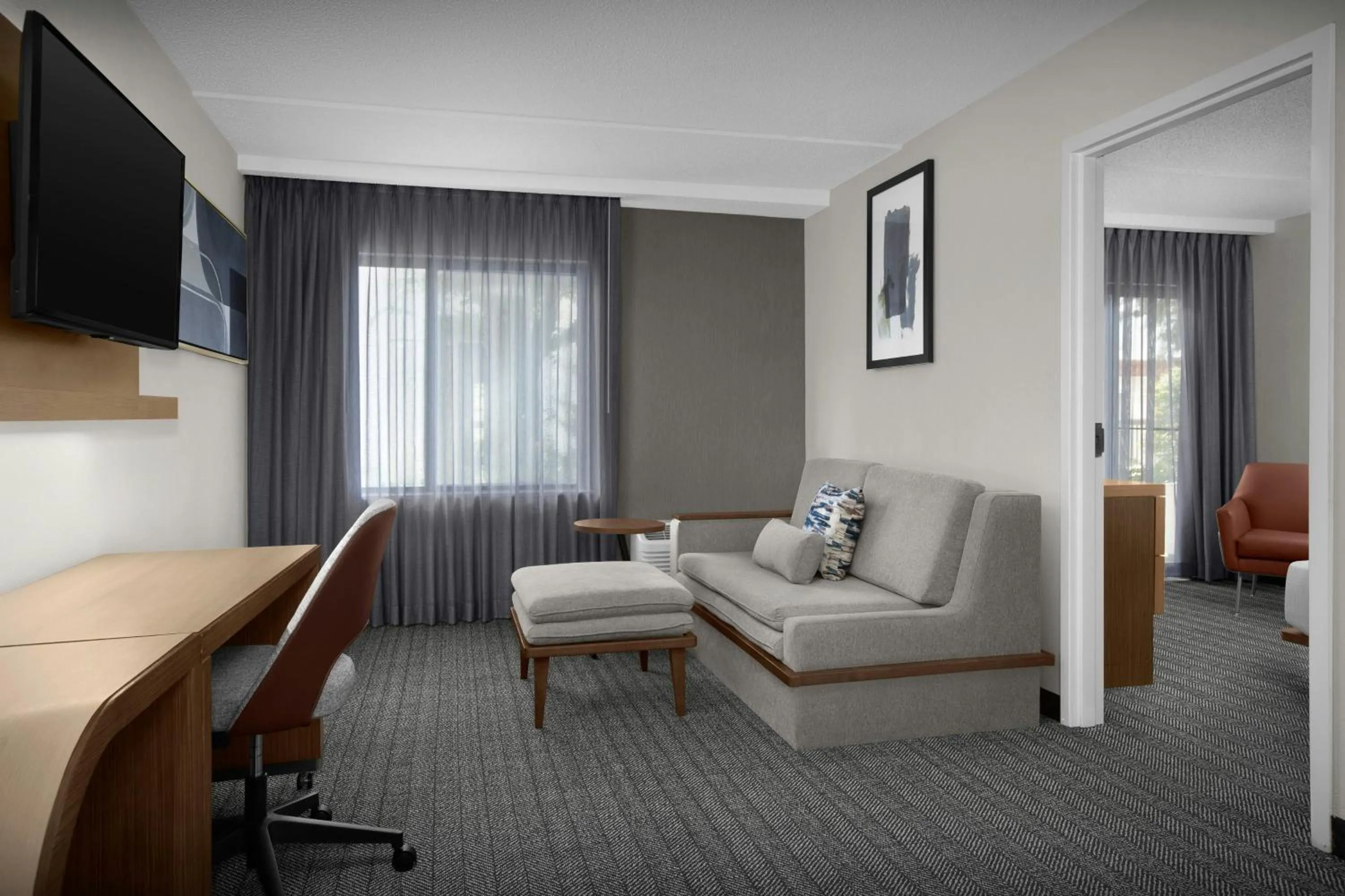 Living room in Courtyard by Marriott Dallas DFW Airport North/Irving