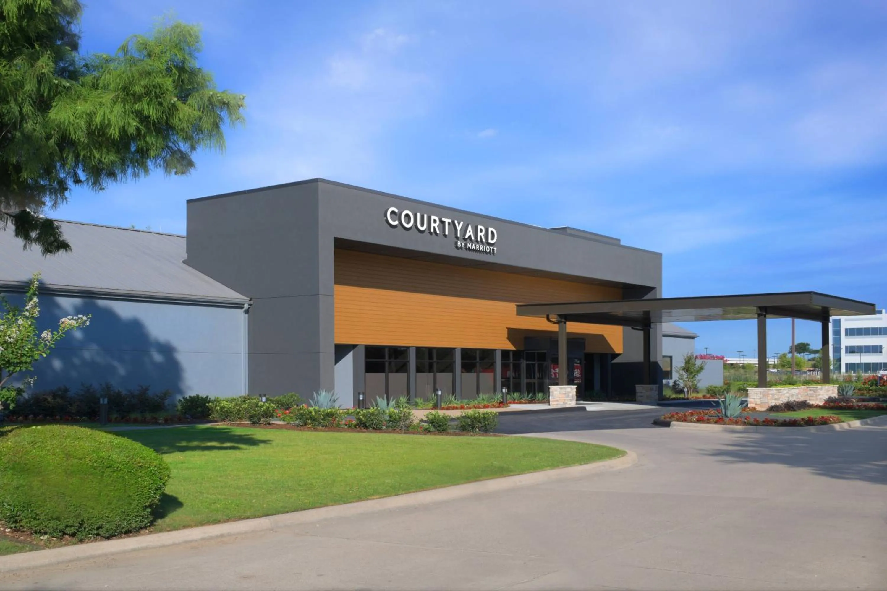 Property building in Courtyard by Marriott Dallas DFW Airport North/Irving