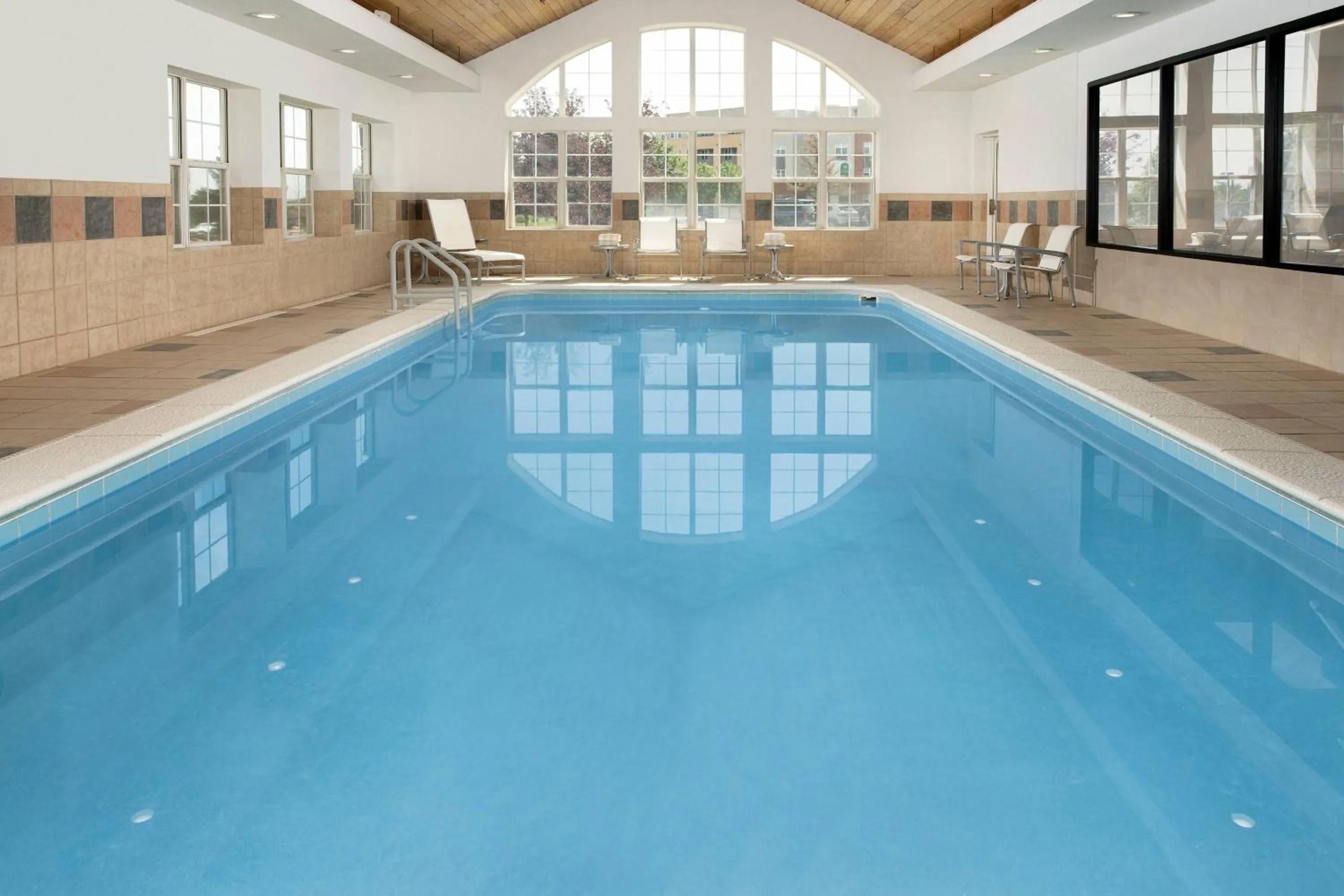 Swimming pool in Residence Inn Denver South/Park Meadows Mall