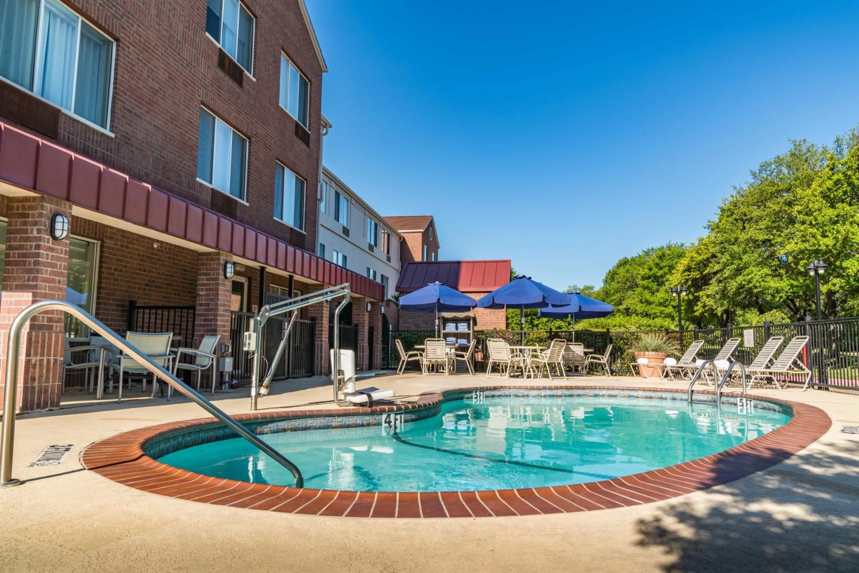 Swimming pool in SpringHill Suites Dallas Arlington North