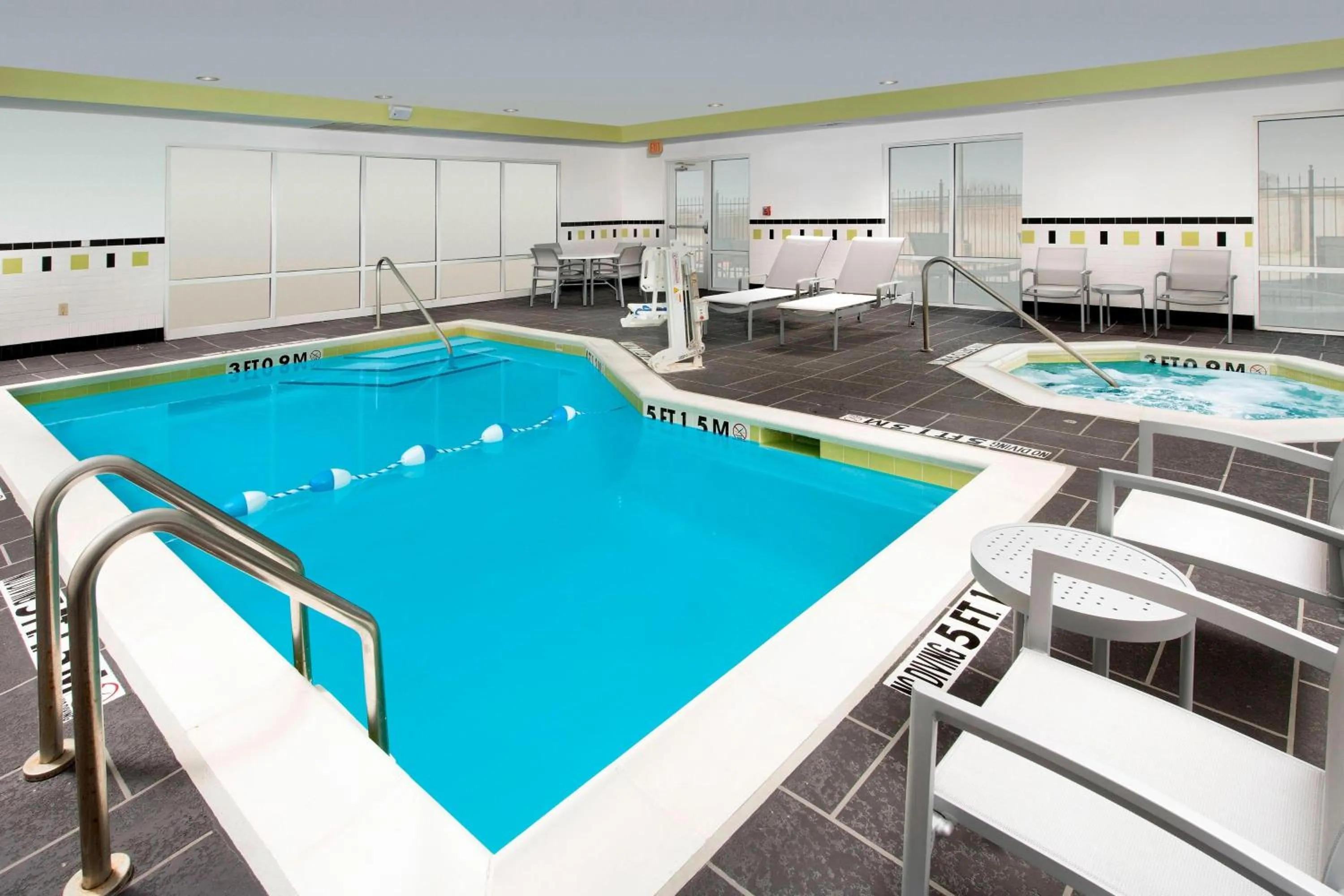 Swimming pool in Fairfield Inn & Suites Weatherford