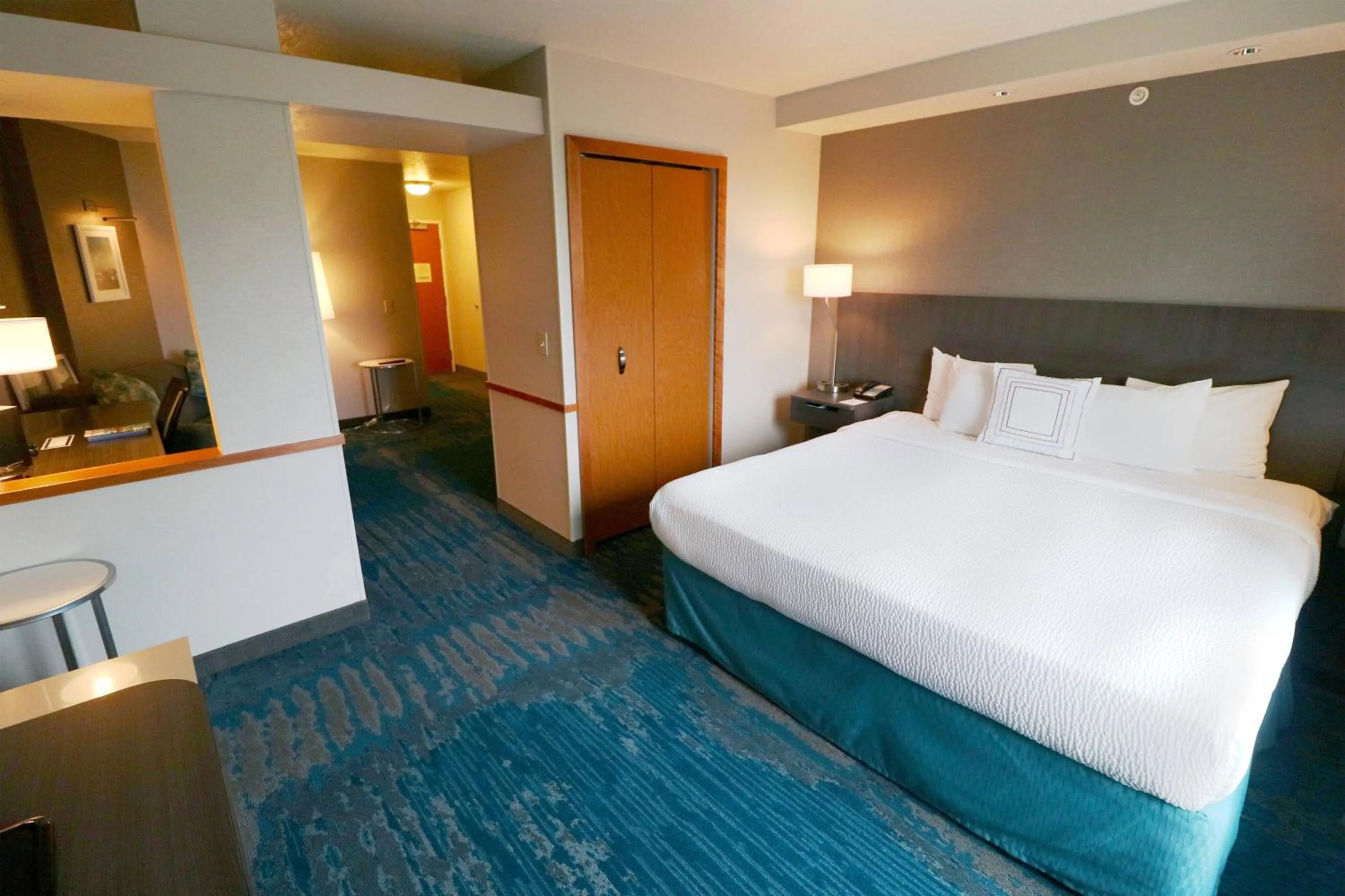 Photo of the whole room, Bed in Fairfield Inn & Suites Des Moines Airport