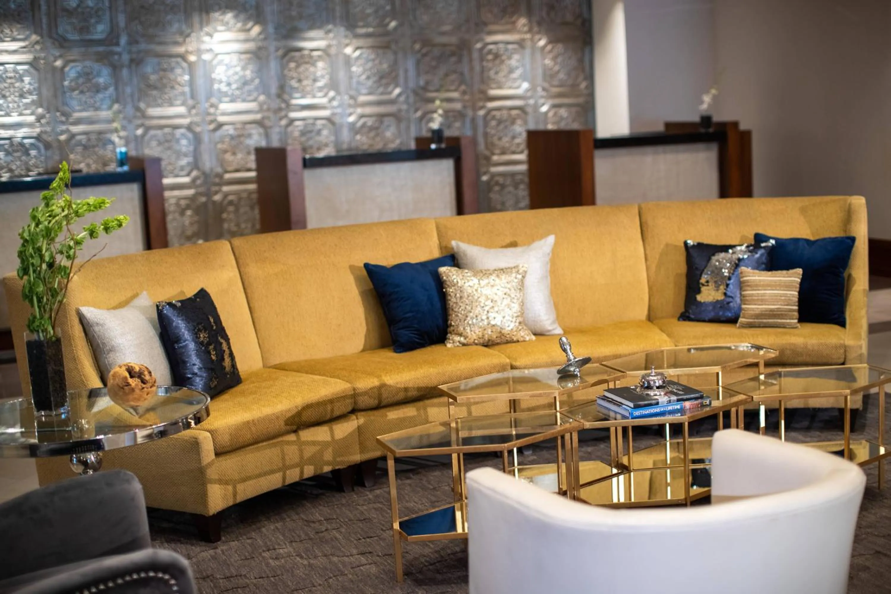 Lobby or reception in Renaissance Des Moines Savery Hotel