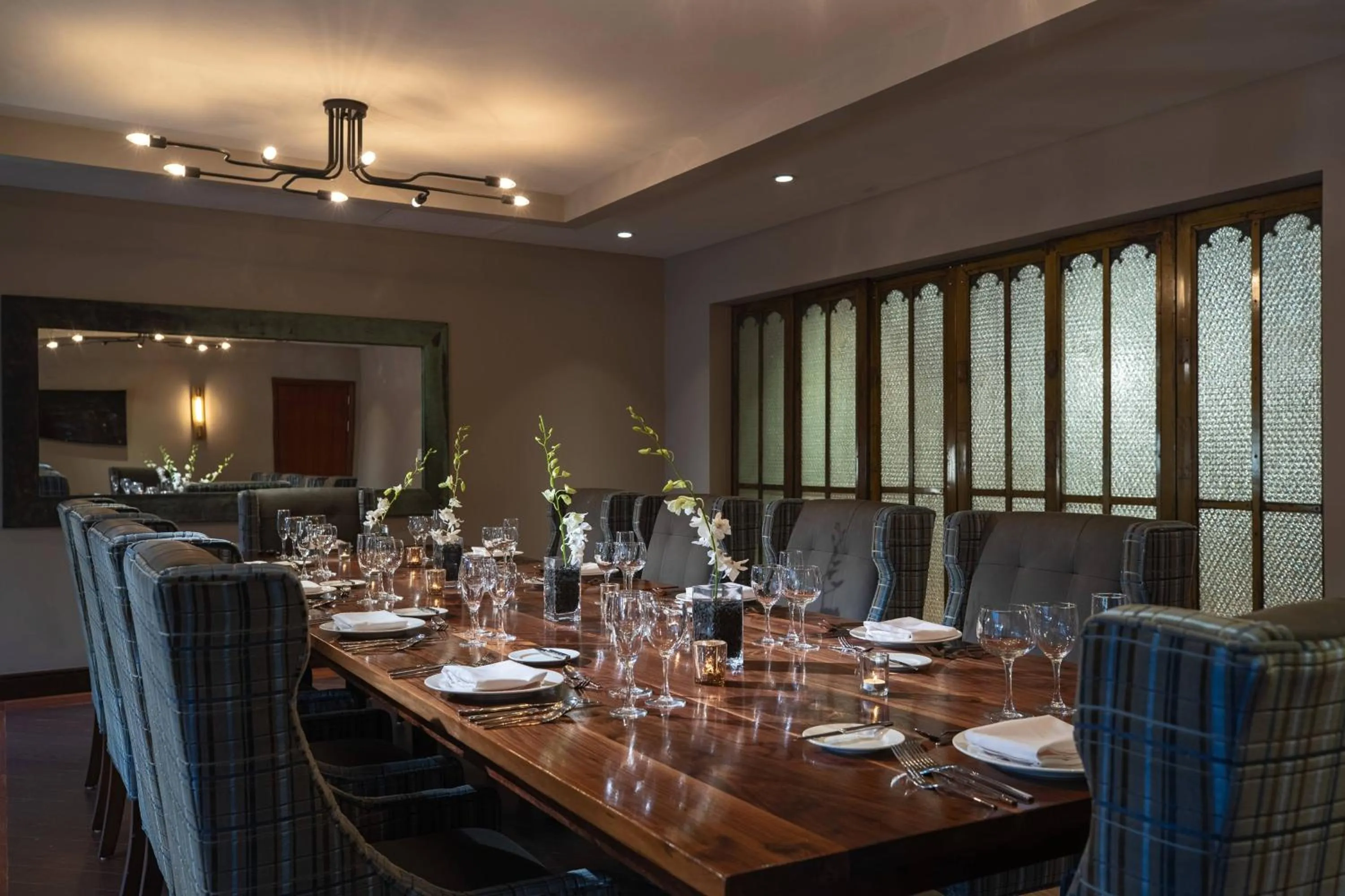 Restaurant/places to eat in Renaissance Des Moines Savery Hotel