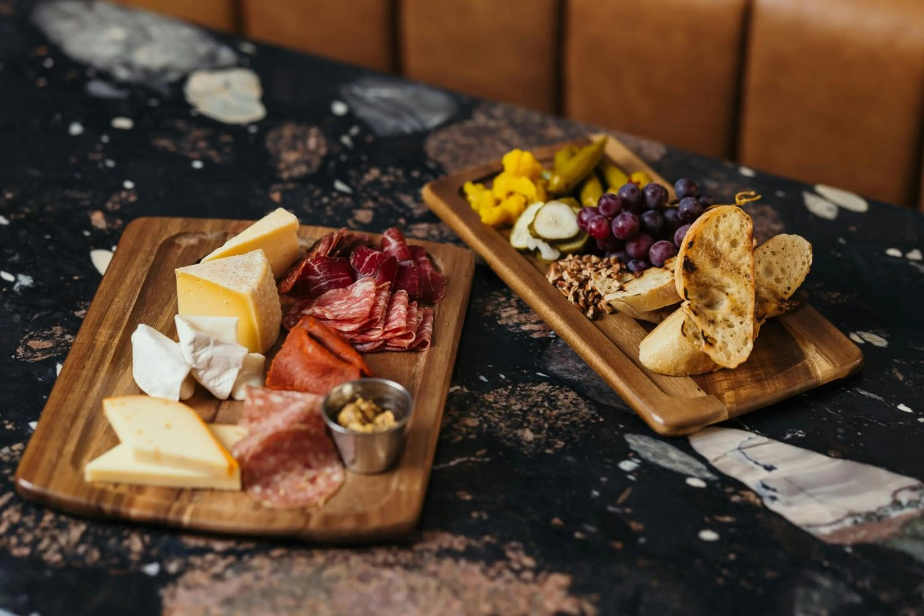 Restaurant/places to eat in Renaissance Des Moines Savery Hotel