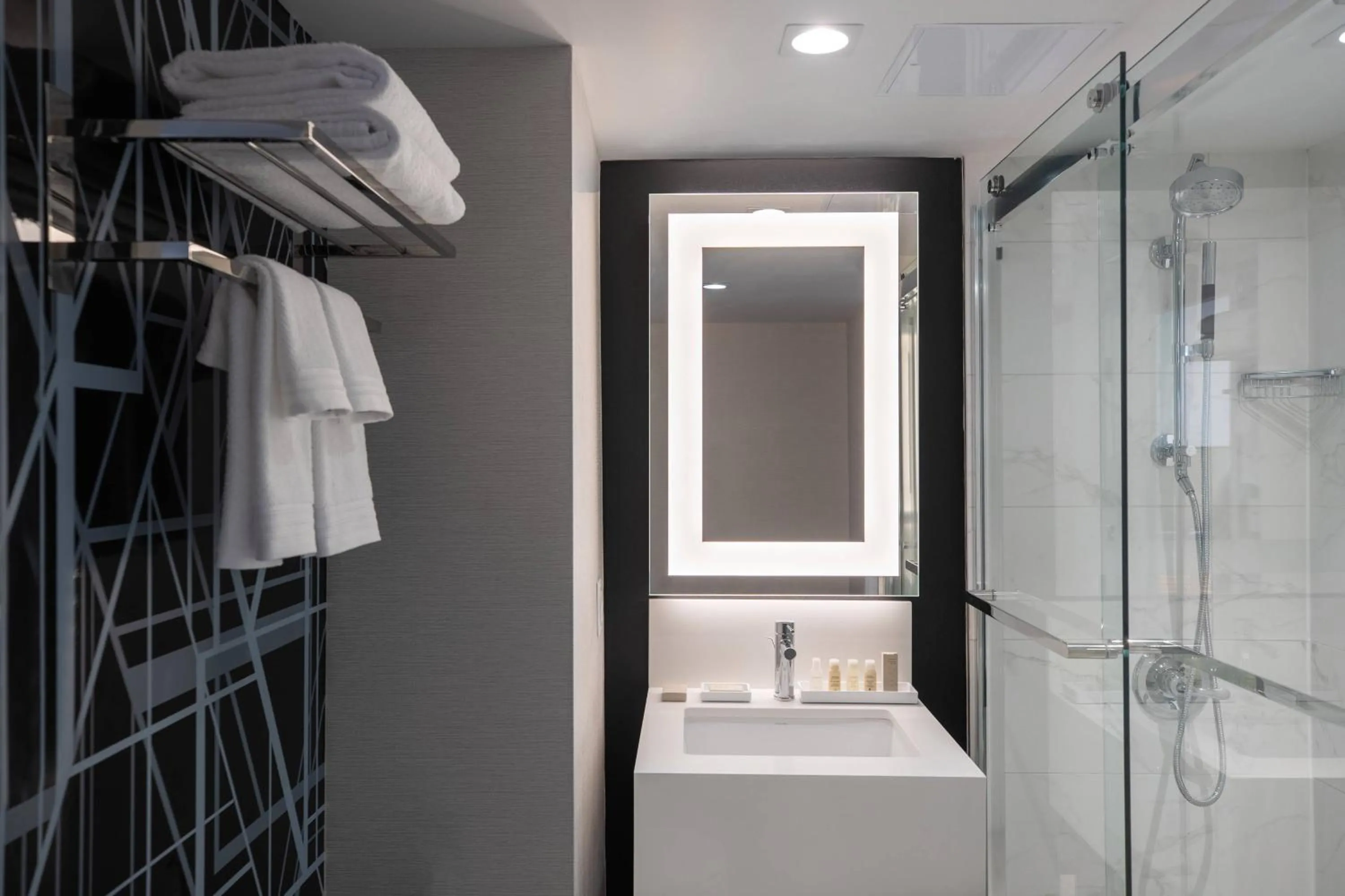 Photo of the whole room in Renaissance Des Moines Savery Hotel