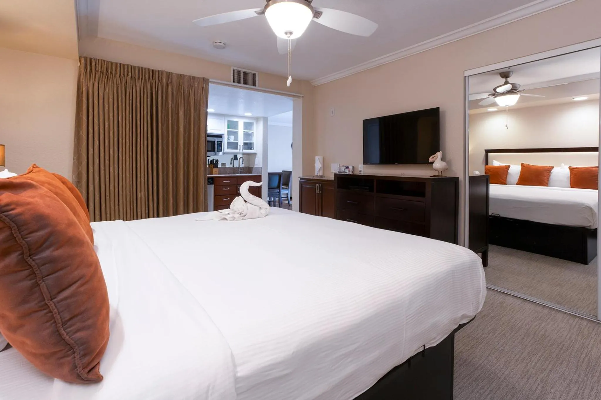 Bedroom, Bed in Coronado Beach Resort