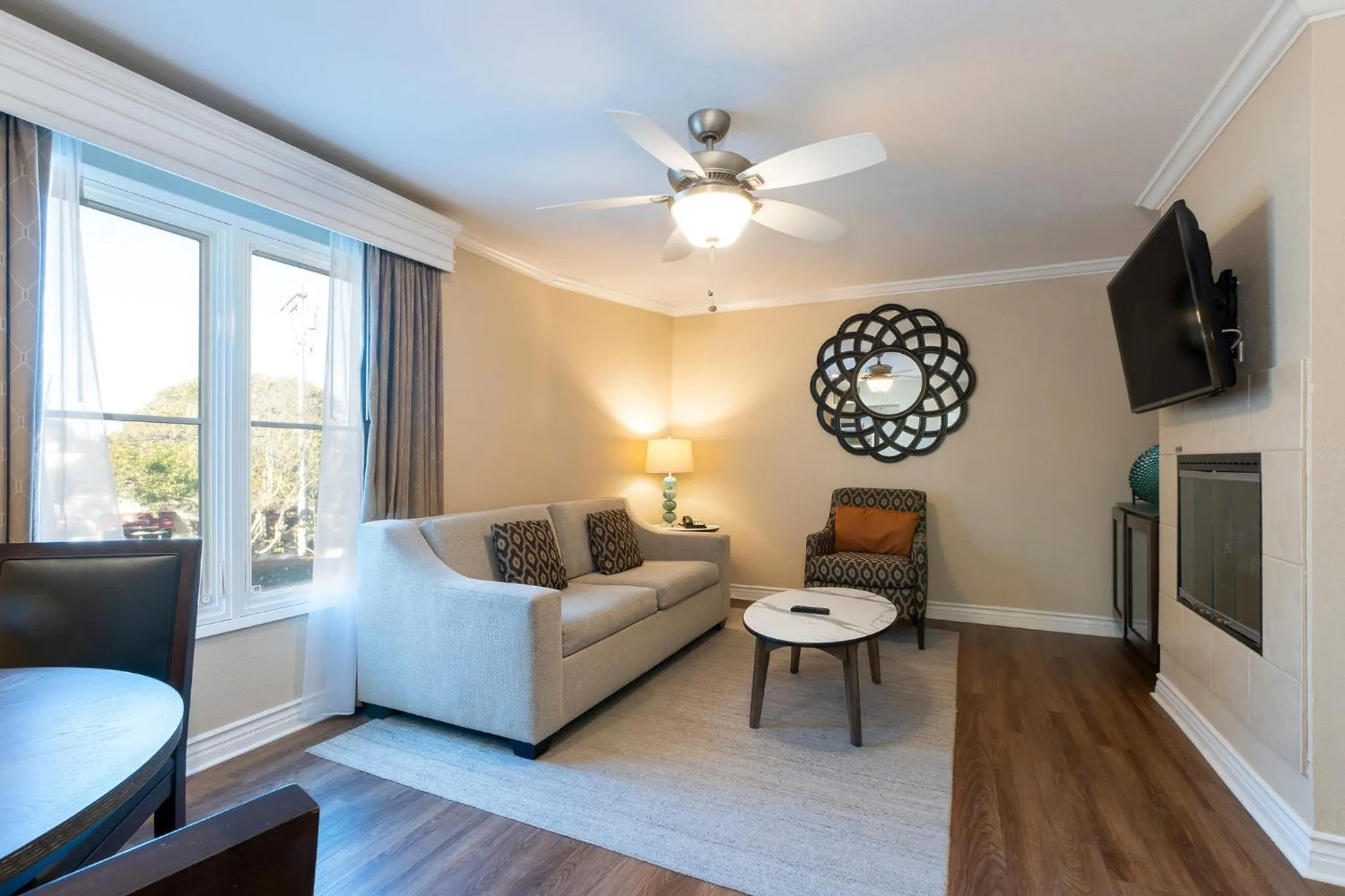 Living room in Coronado Beach Resort