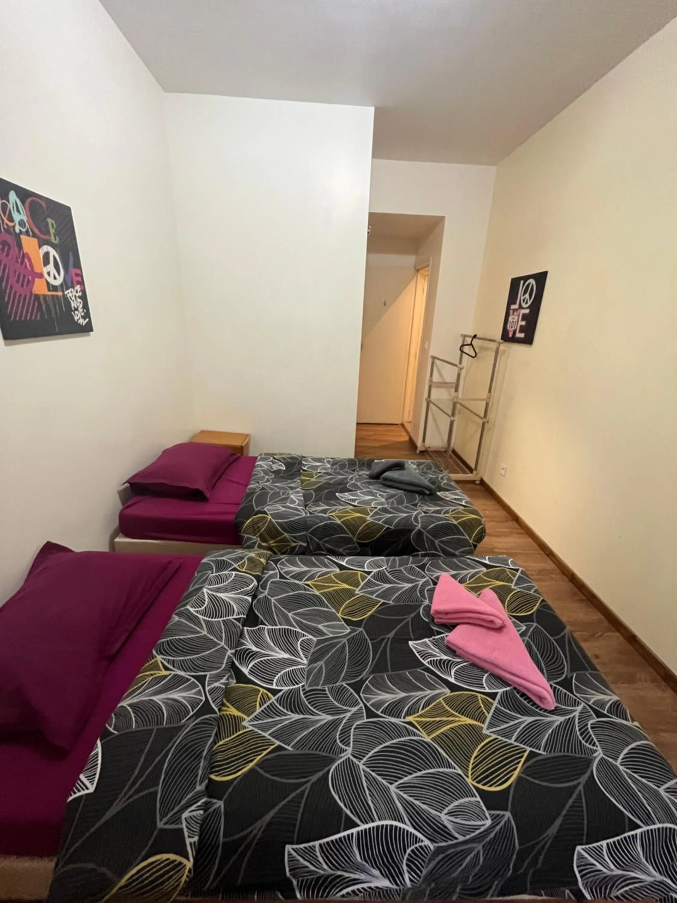 Bed in Hôtel Lyonnais