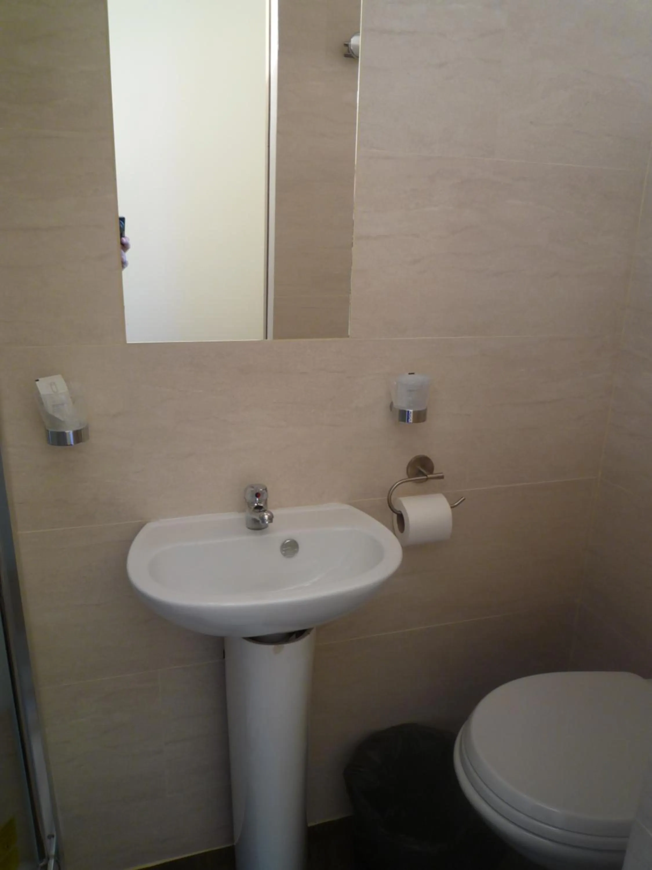 Bathroom in Hôtel Lyonnais