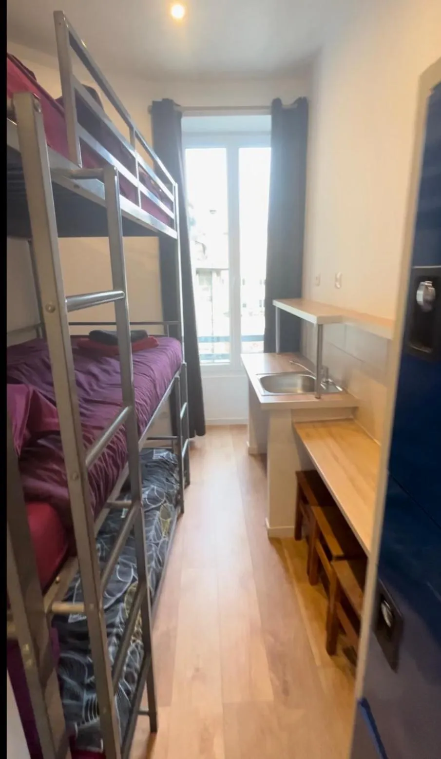 Bed in Hôtel Lyonnais