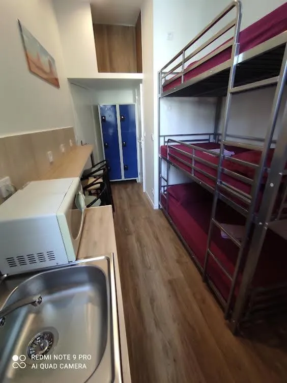 Bed in Hôtel Lyonnais