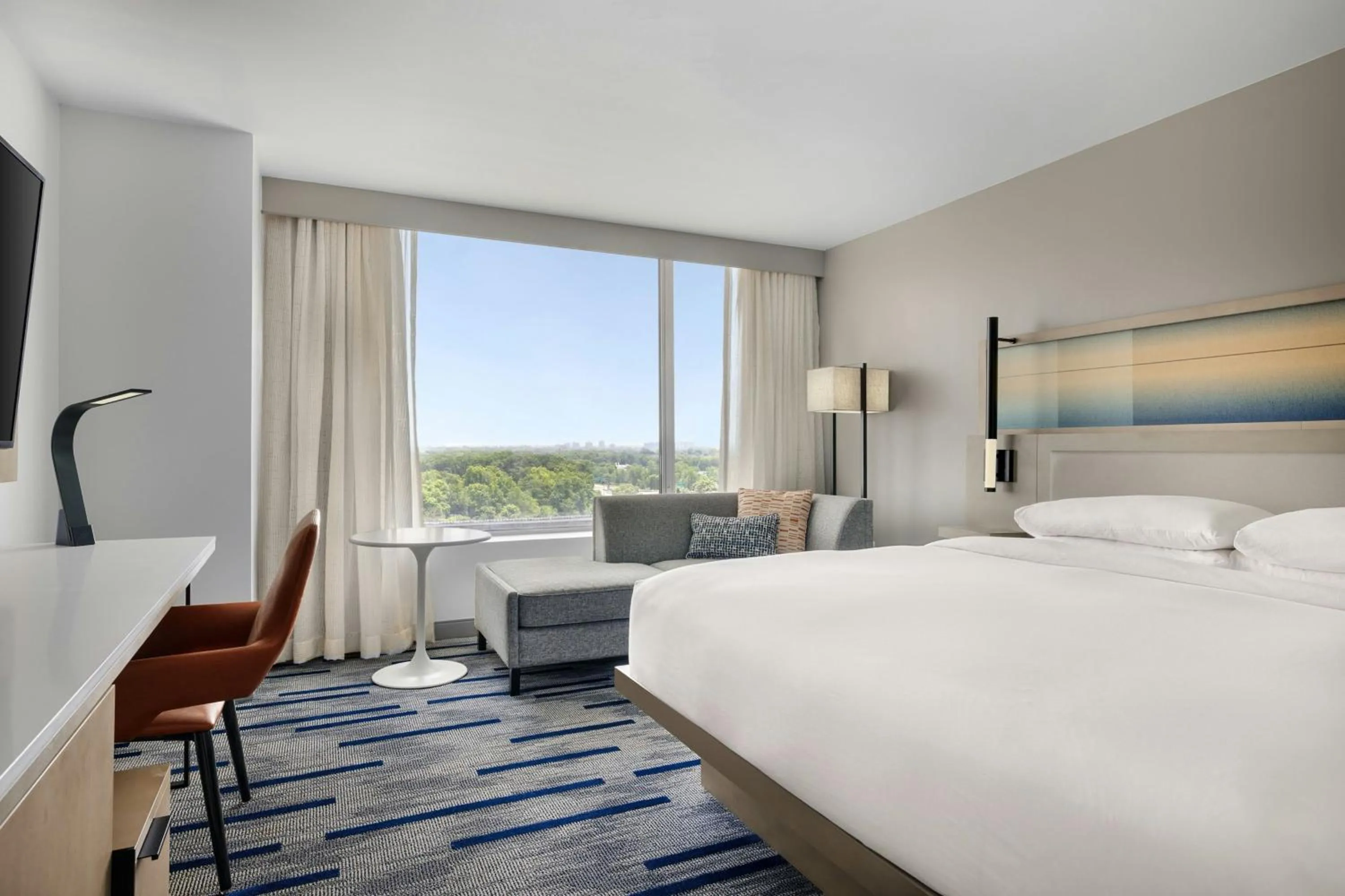 Photo of the whole room, Bed in Marriott Saddle Brook