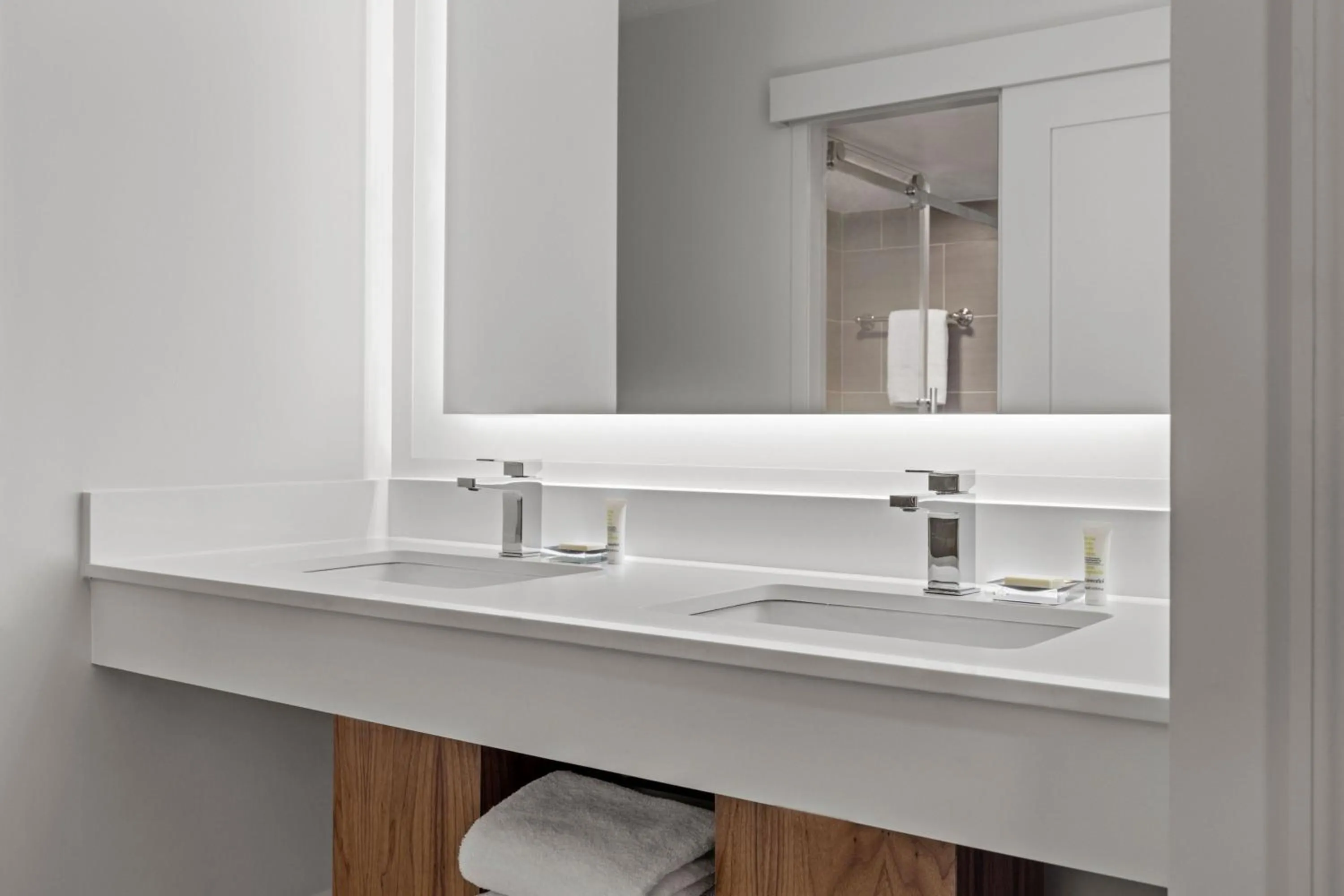 Bathroom in Marriott Saddle Brook