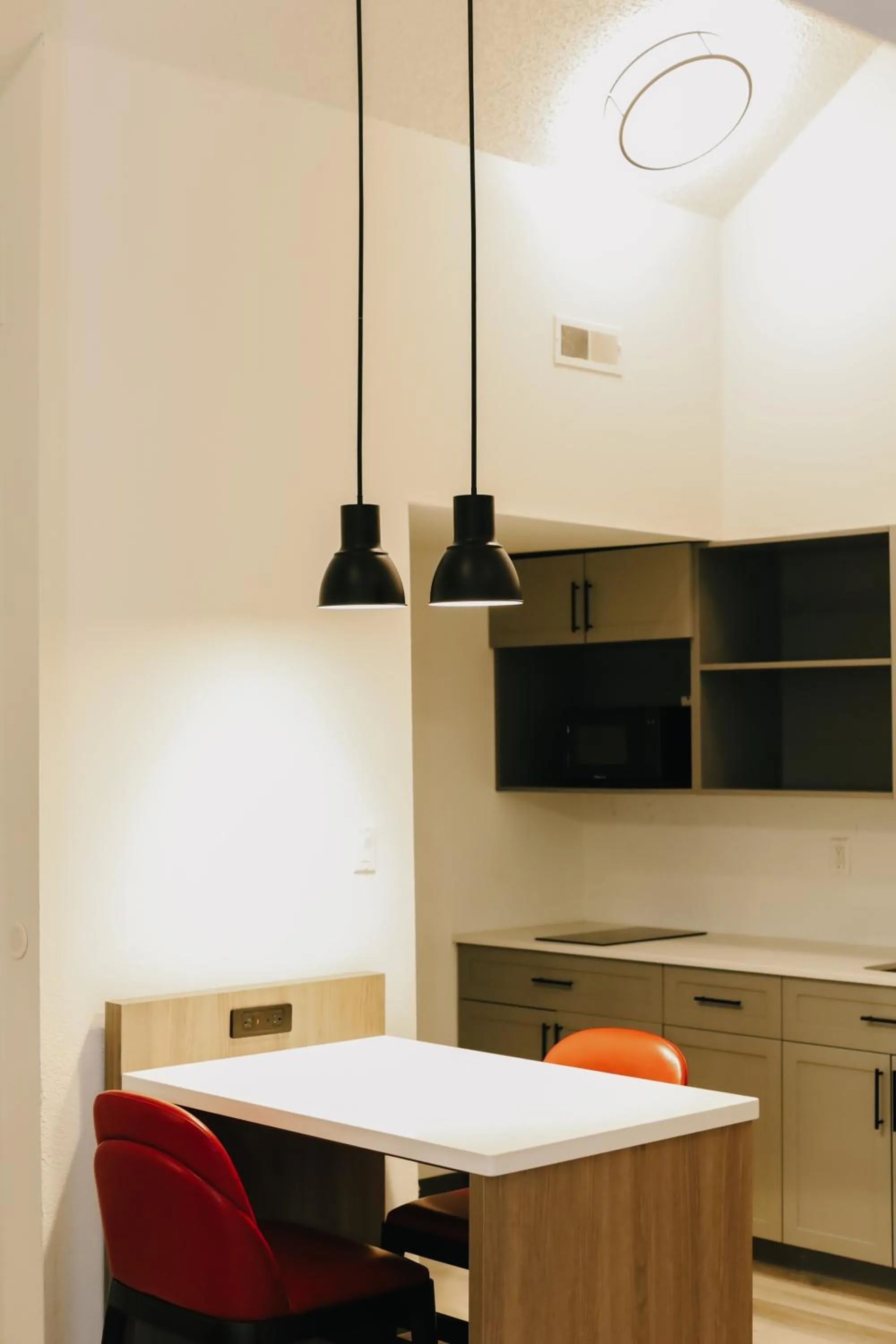 Dining area in Hawthorn Suites by Wyndham Tinton Falls