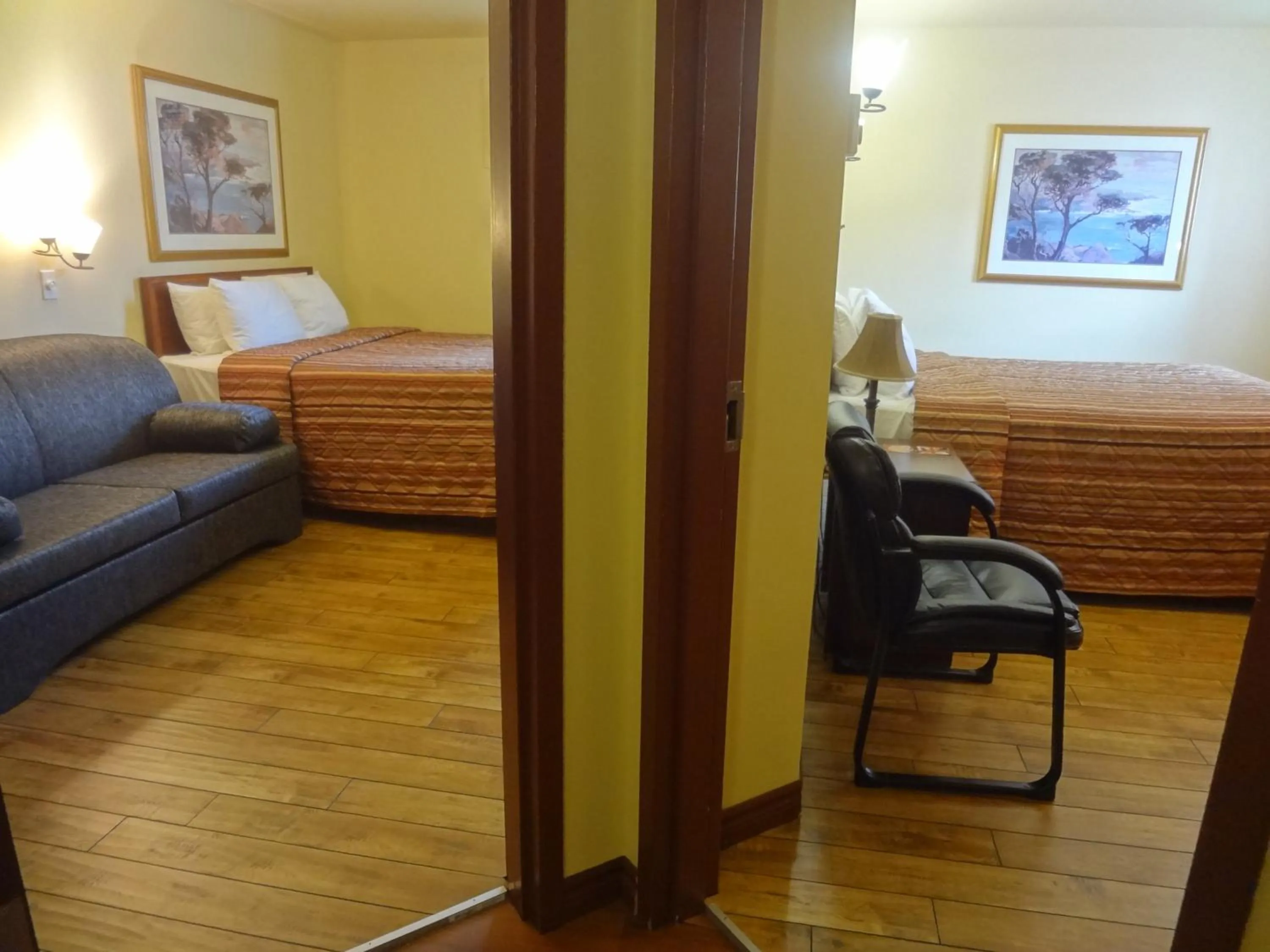 Seating area, Bed in Hotel Citadelle