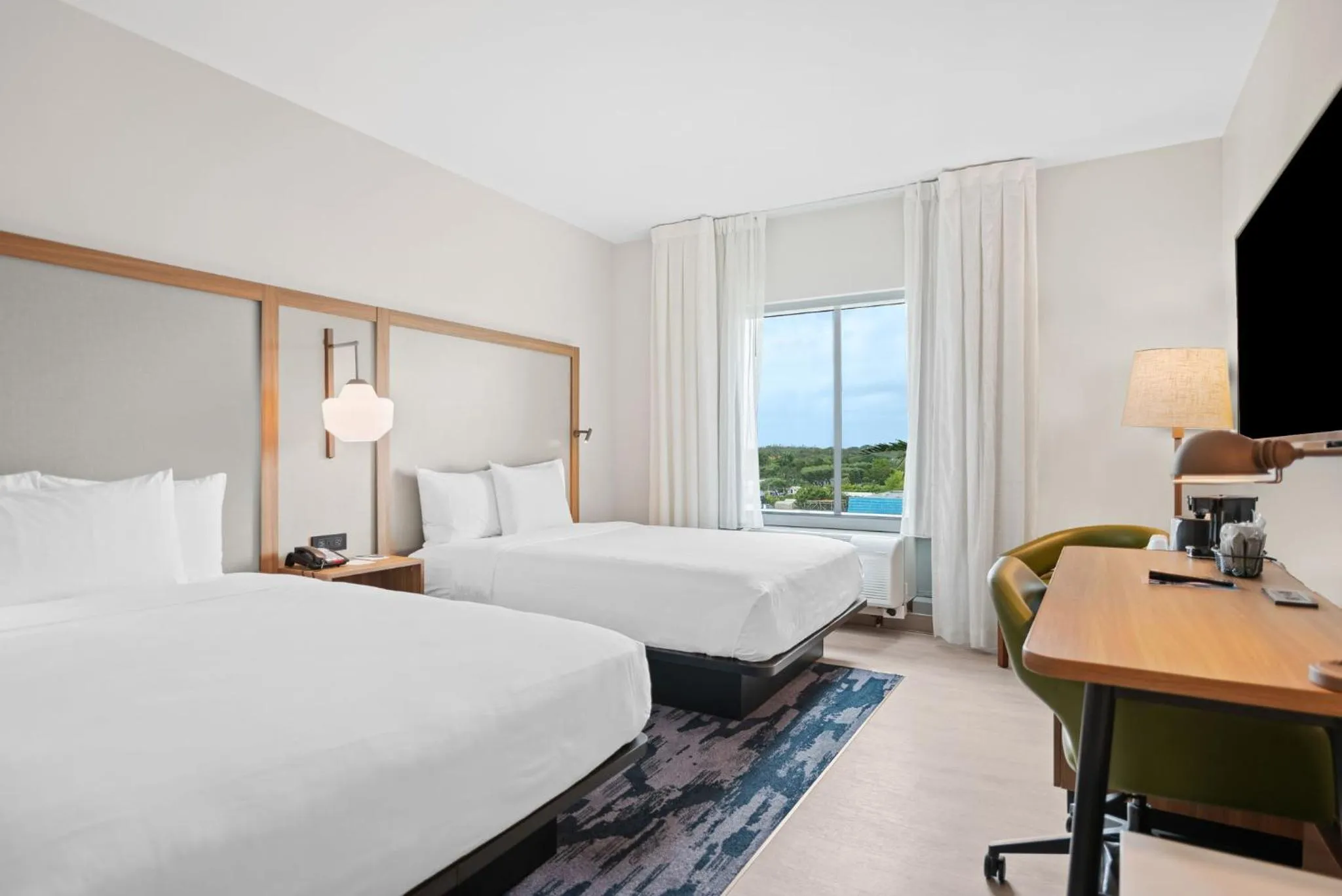 TV and multimedia, Bed in Fairfield Inn & Suites Fort Lauderdale Airport & Cruise Port