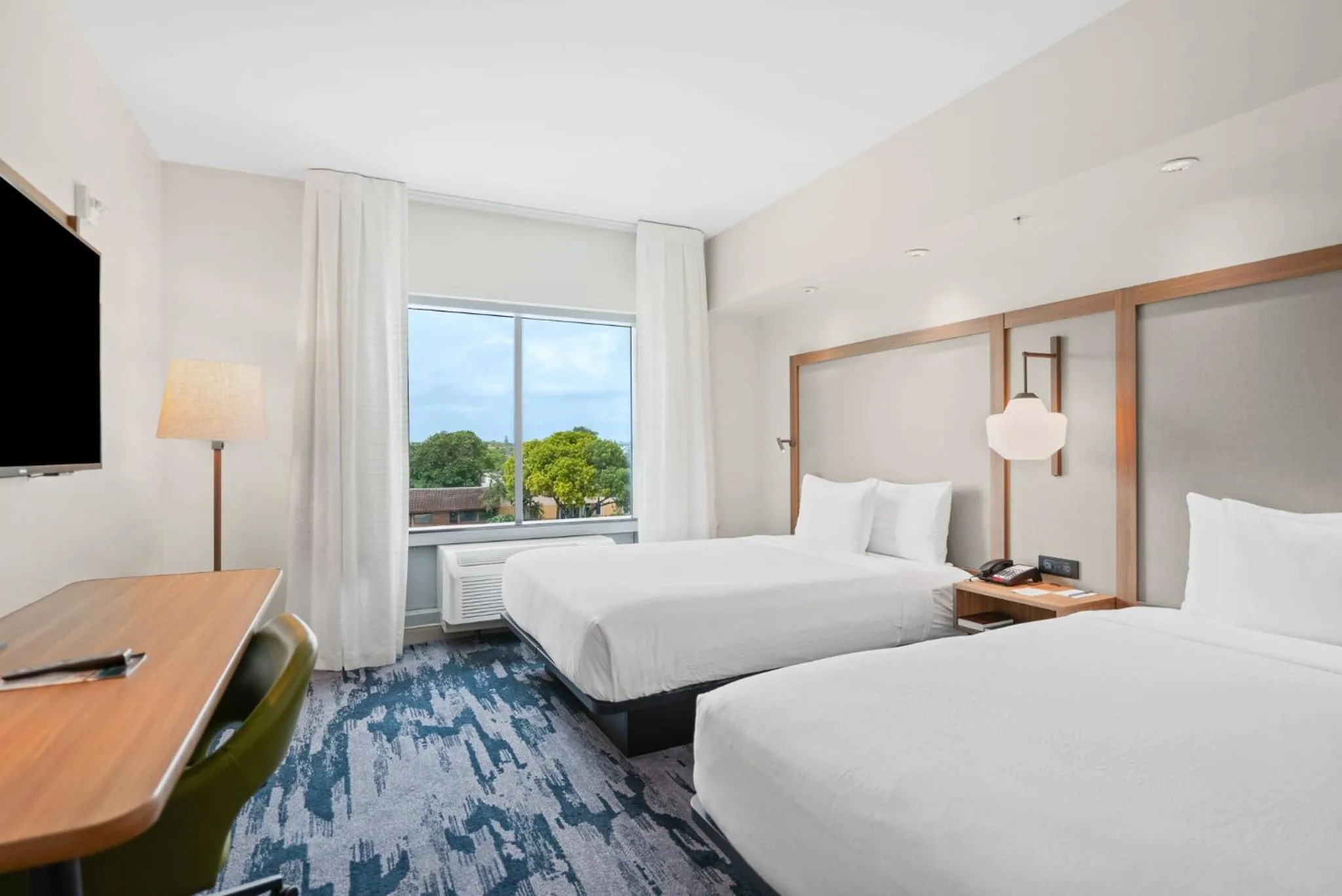 TV and multimedia, Bed in Fairfield Inn & Suites Fort Lauderdale Airport & Cruise Port