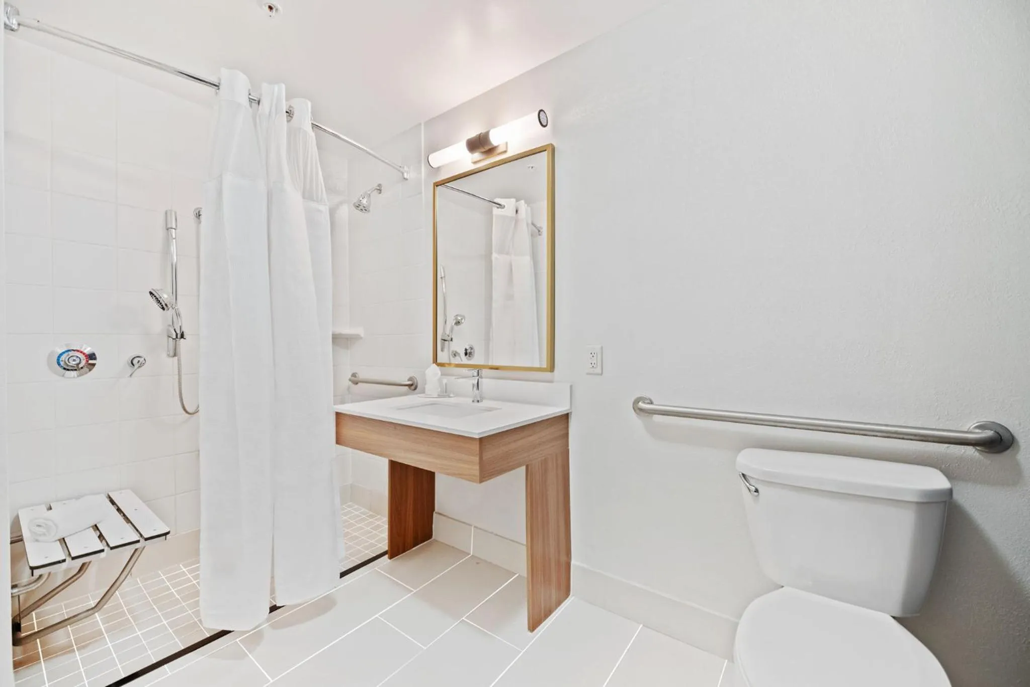 Bathroom in Fairfield Inn & Suites Fort Lauderdale Airport & Cruise Port